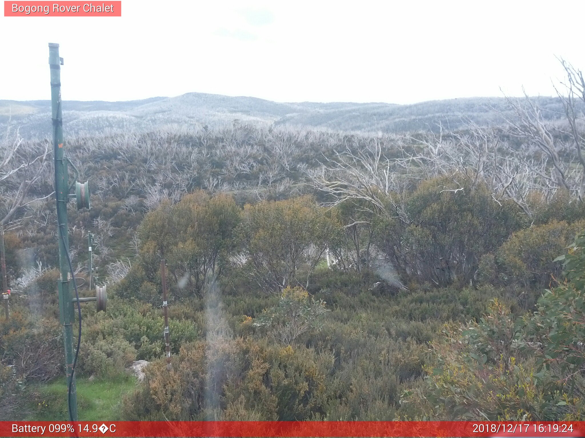 Bogong Web Cam 4:19pm Monday 17th of December 2018