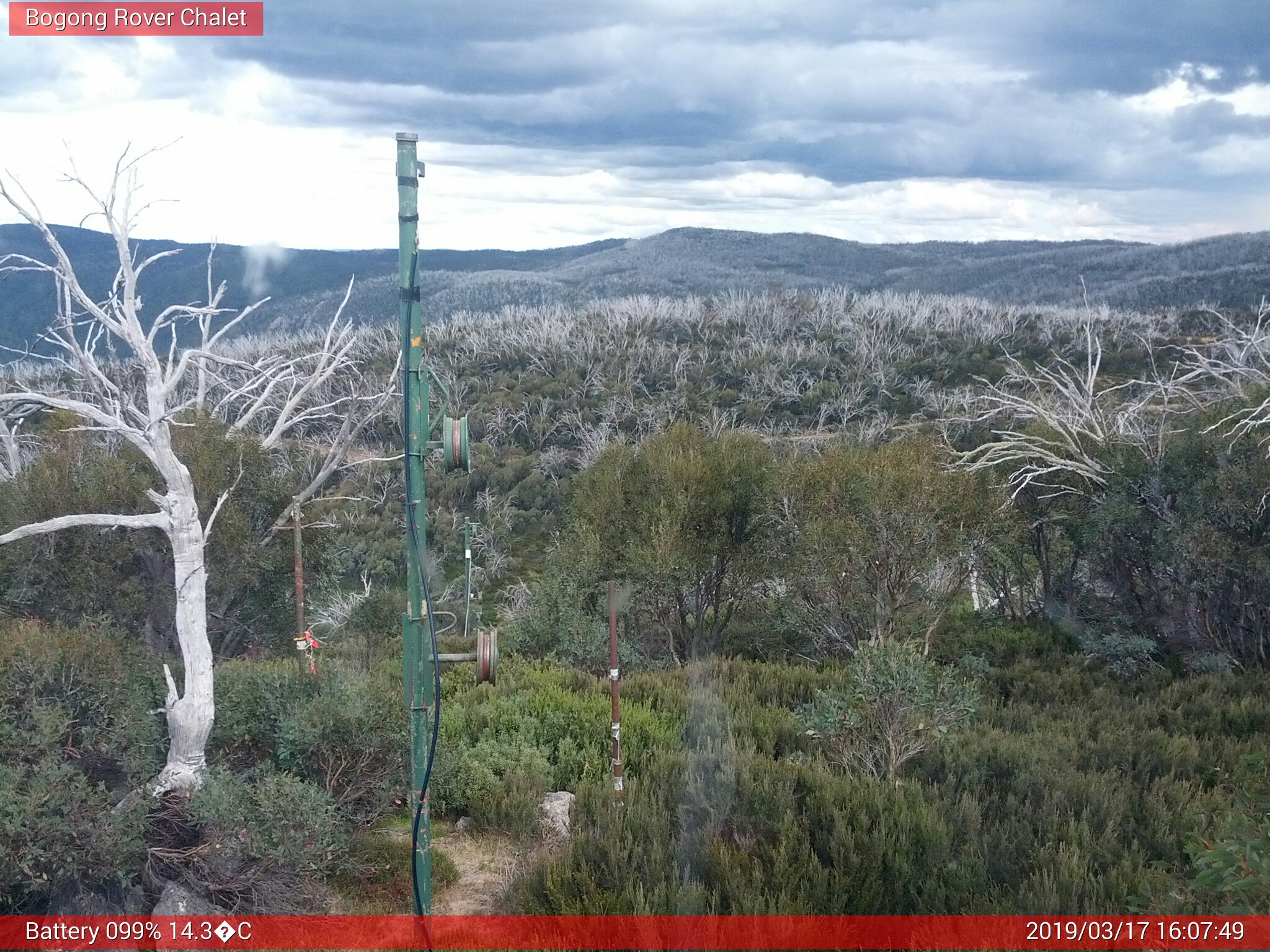 Bogong Web Cam 4:07pm Sunday 17th of March 2019