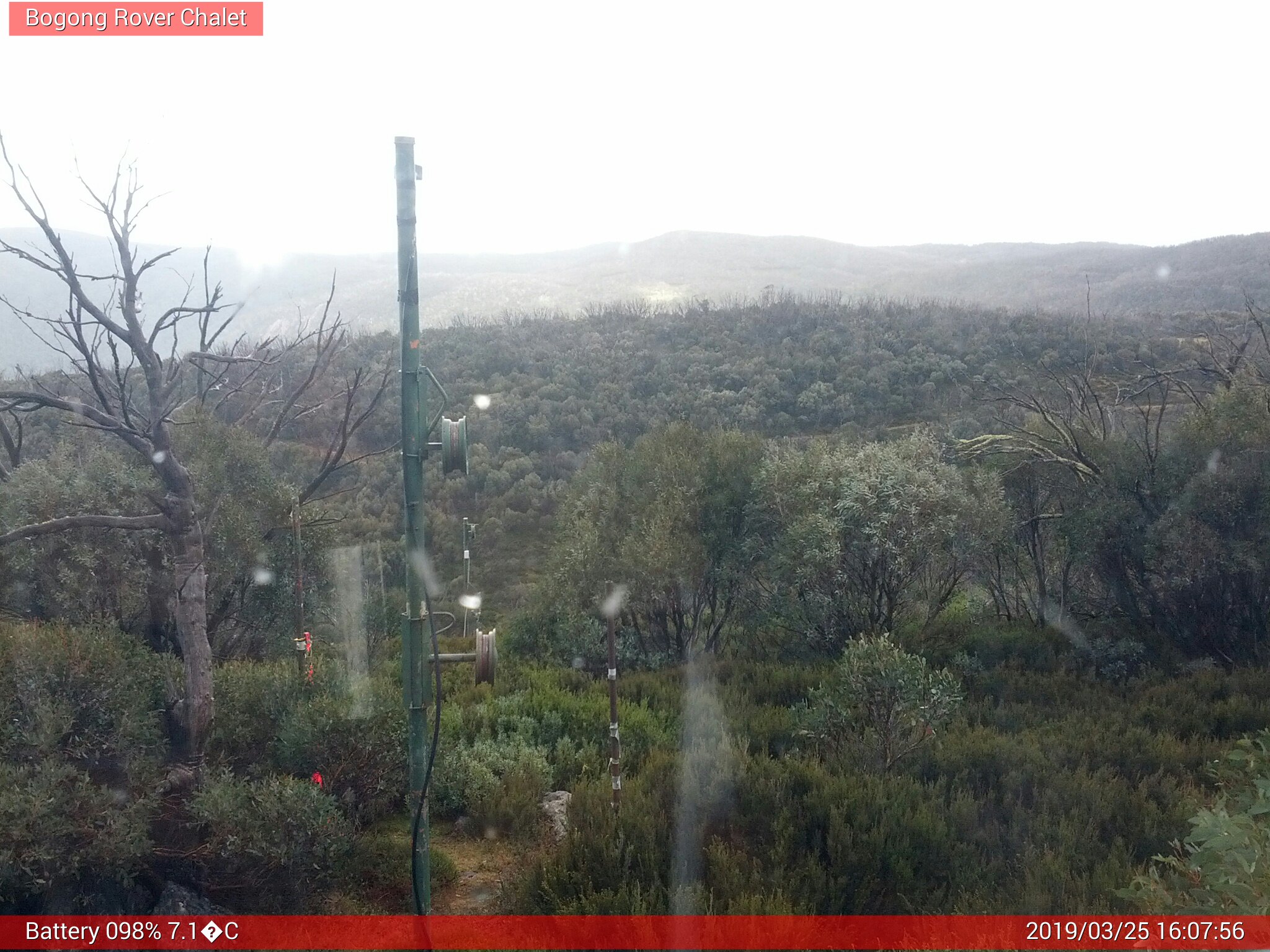 Bogong Web Cam 4:07pm Monday 25th of March 2019