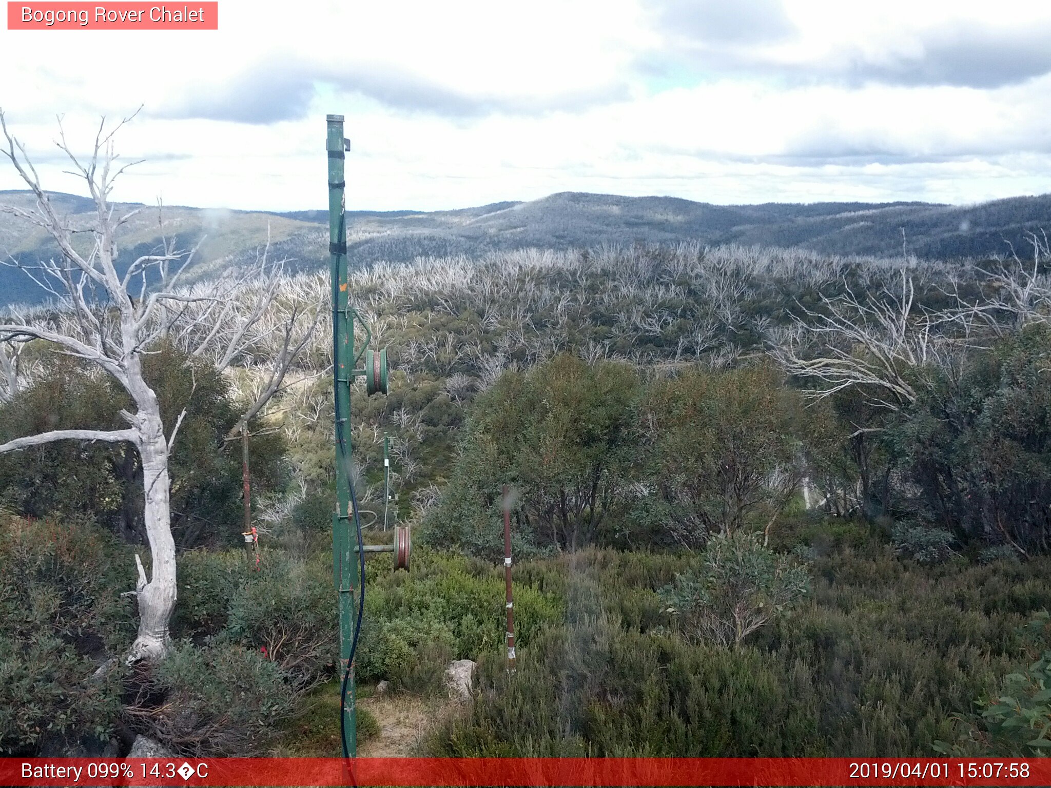 Bogong Web Cam 3:07pm Monday 1st of April 2019