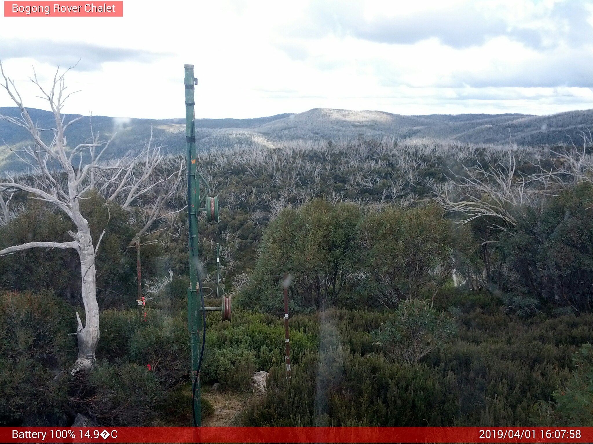 Bogong Web Cam 4:07pm Monday 1st of April 2019