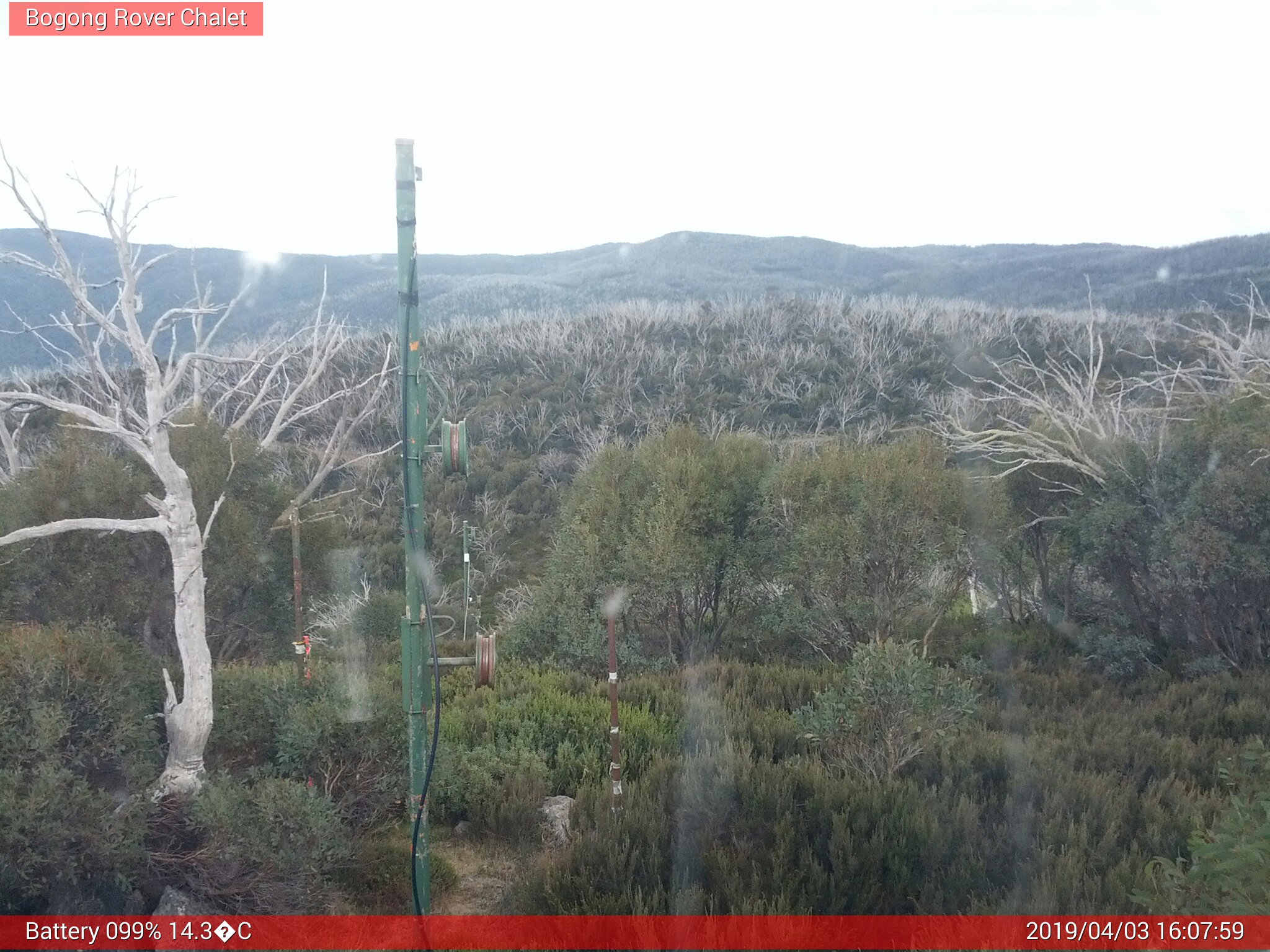 Bogong Web Cam 4:07pm Wednesday 3rd of April 2019