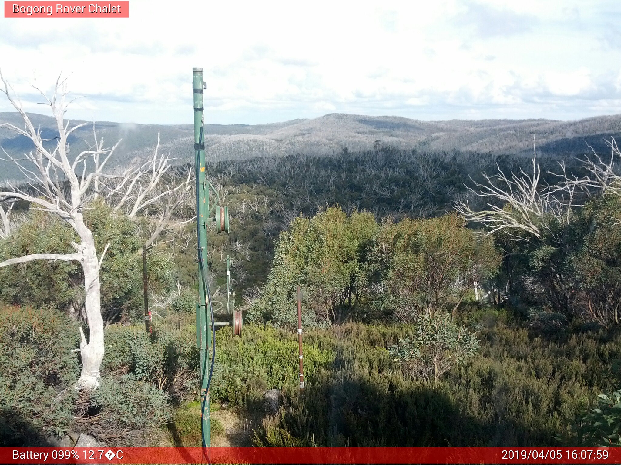 Bogong Web Cam 4:07pm Friday 5th of April 2019