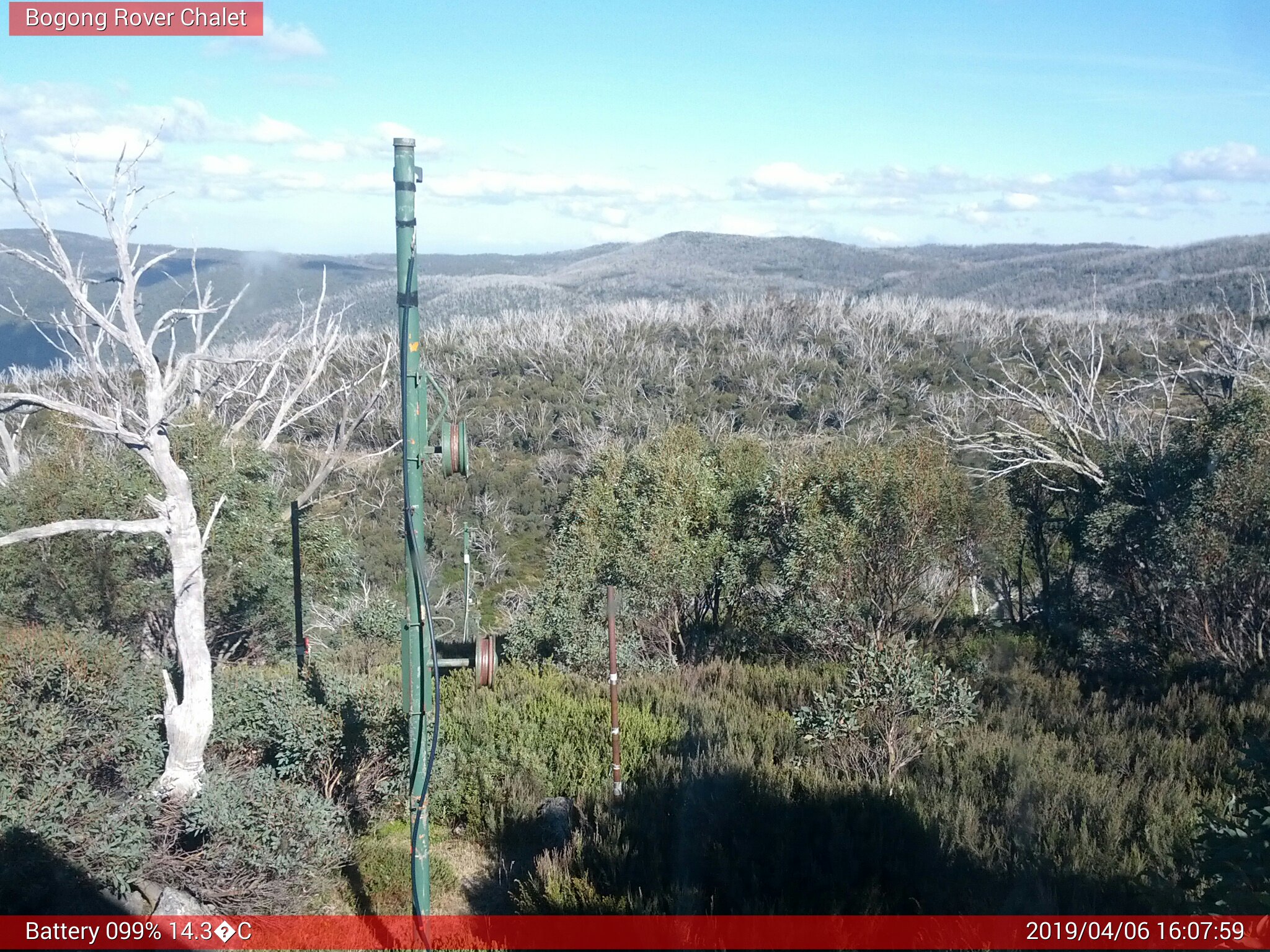 Bogong Web Cam 4:07pm Saturday 6th of April 2019