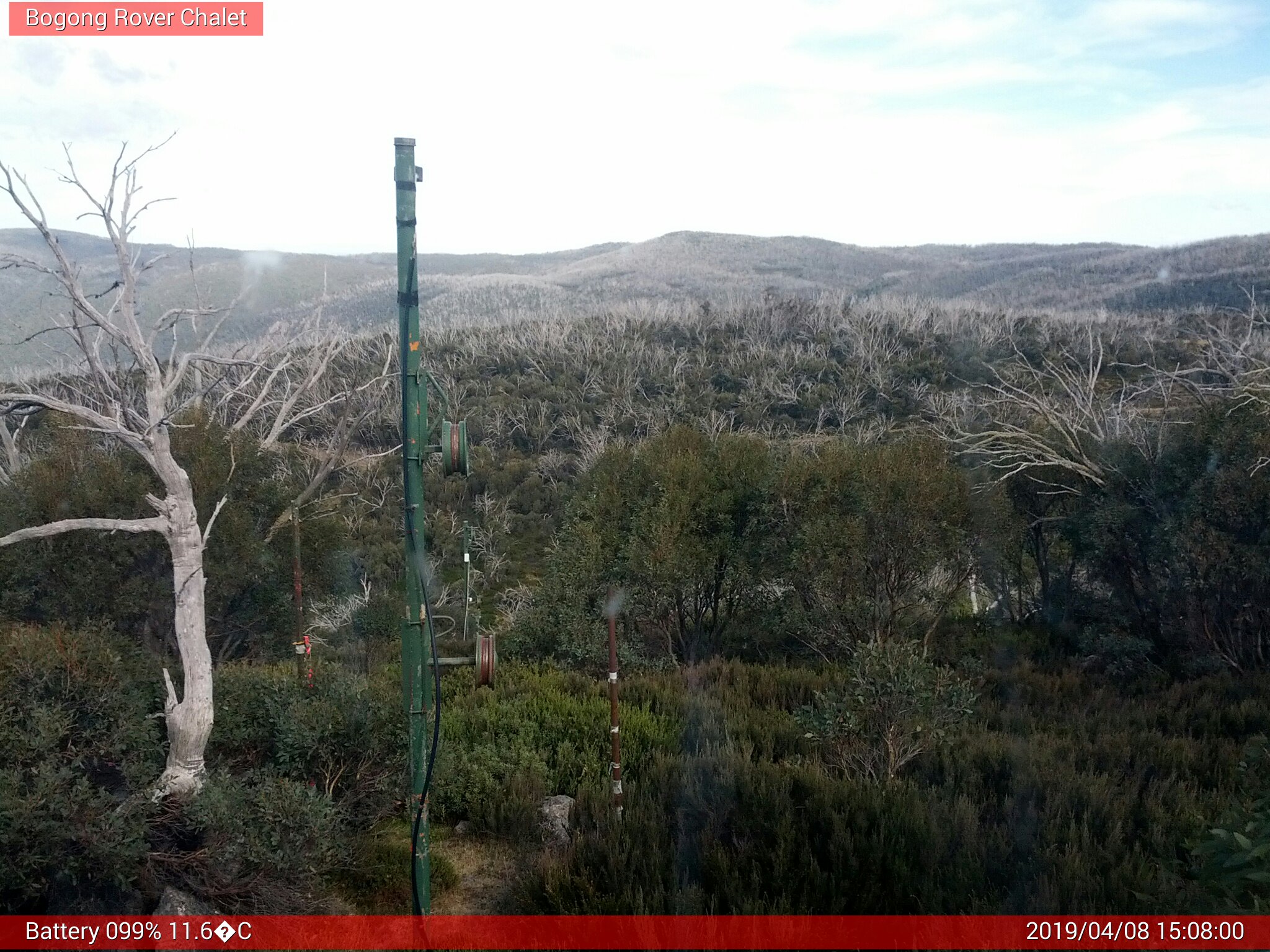 Bogong Web Cam 3:07pm Monday 8th of April 2019