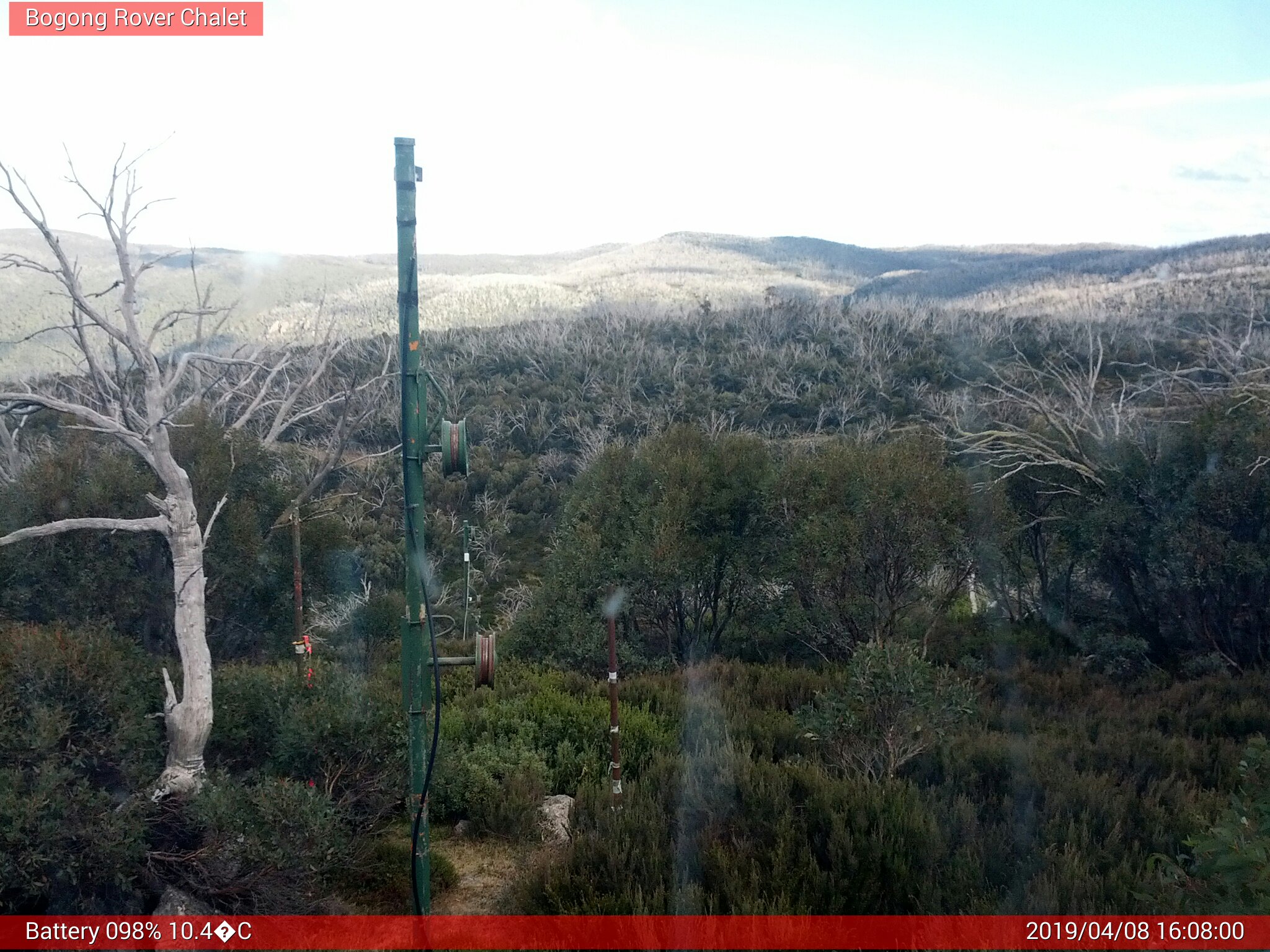 Bogong Web Cam 4:07pm Monday 8th of April 2019