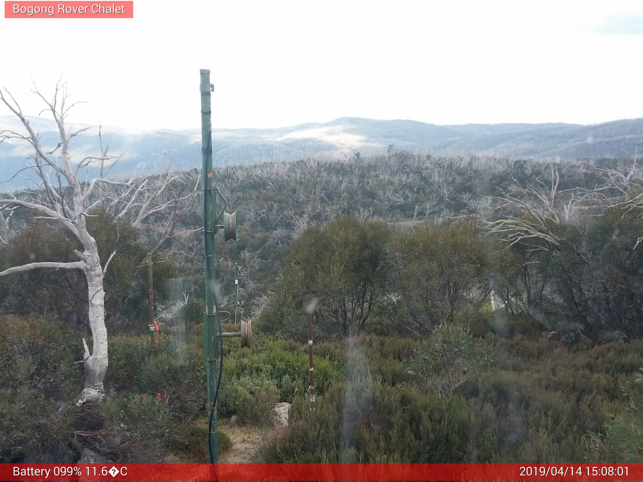 Bogong Web Cam 3:08pm Sunday 14th of April 2019