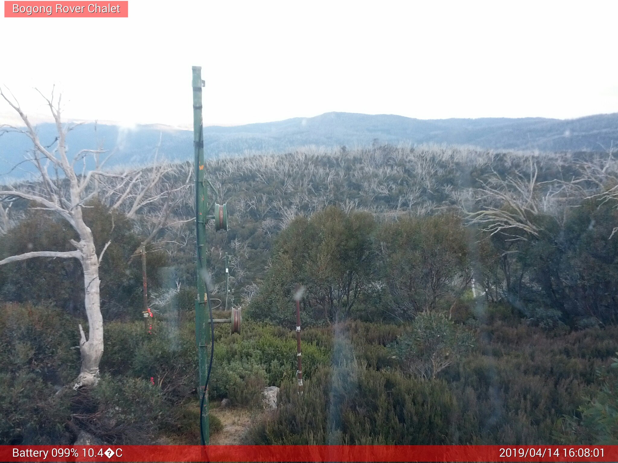 Bogong Web Cam 4:08pm Sunday 14th of April 2019