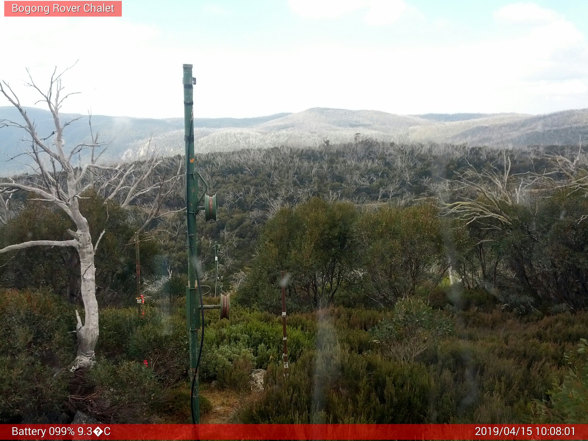 Bogong Web Cam 10:08am Monday 15th of April 2019