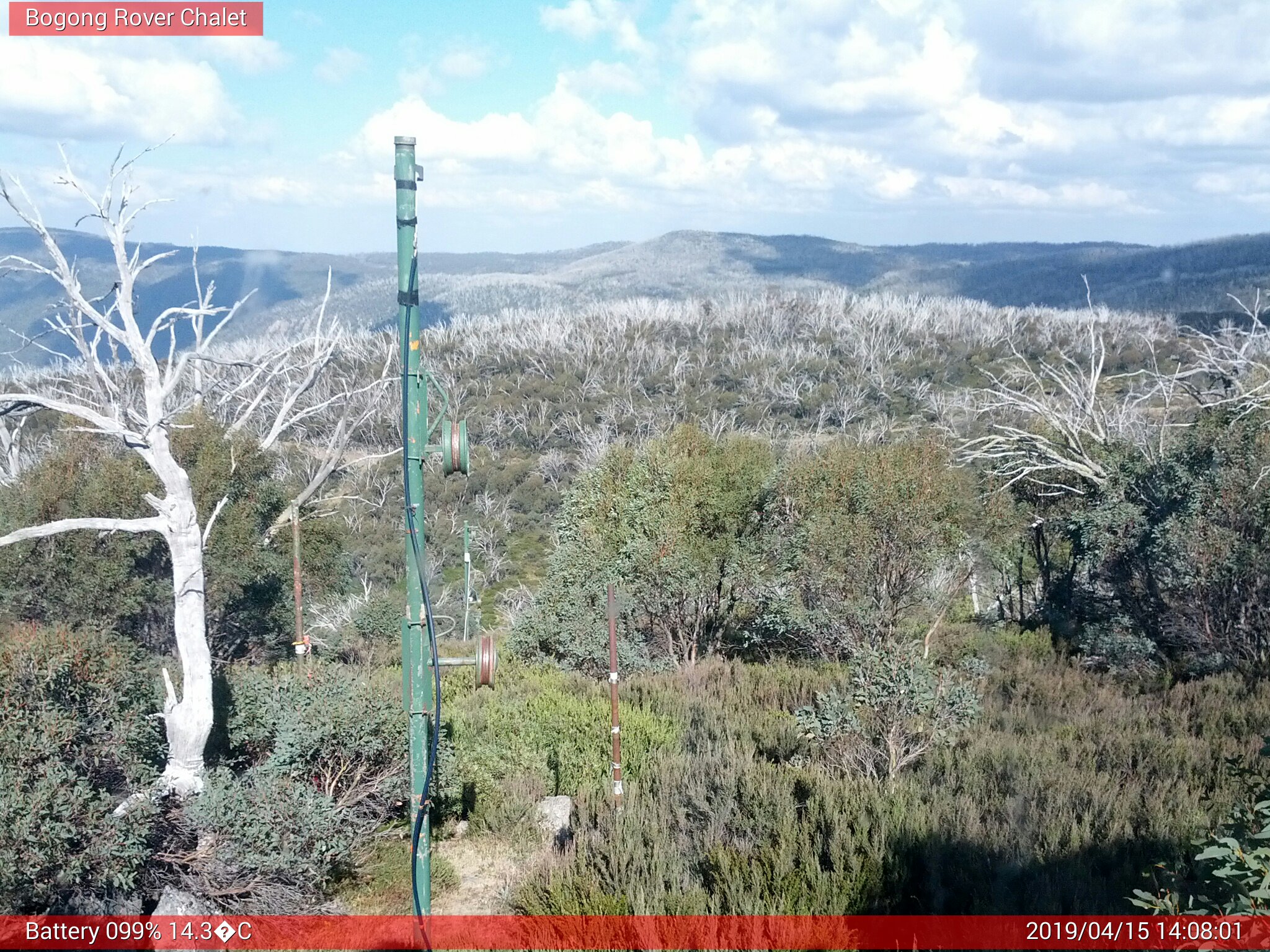 Bogong Web Cam 2:08pm Monday 15th of April 2019