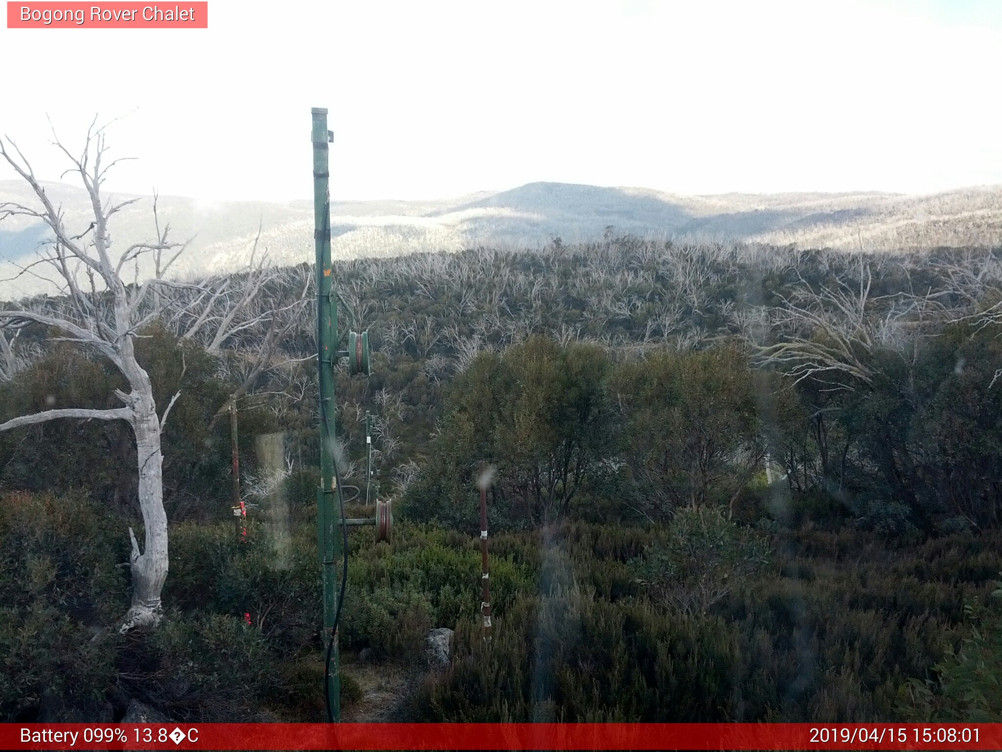 Bogong Web Cam 3:08pm Monday 15th of April 2019