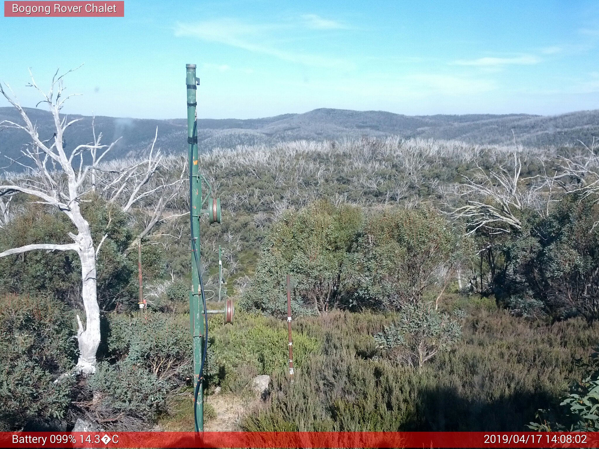 Bogong Web Cam 2:08pm Wednesday 17th of April 2019