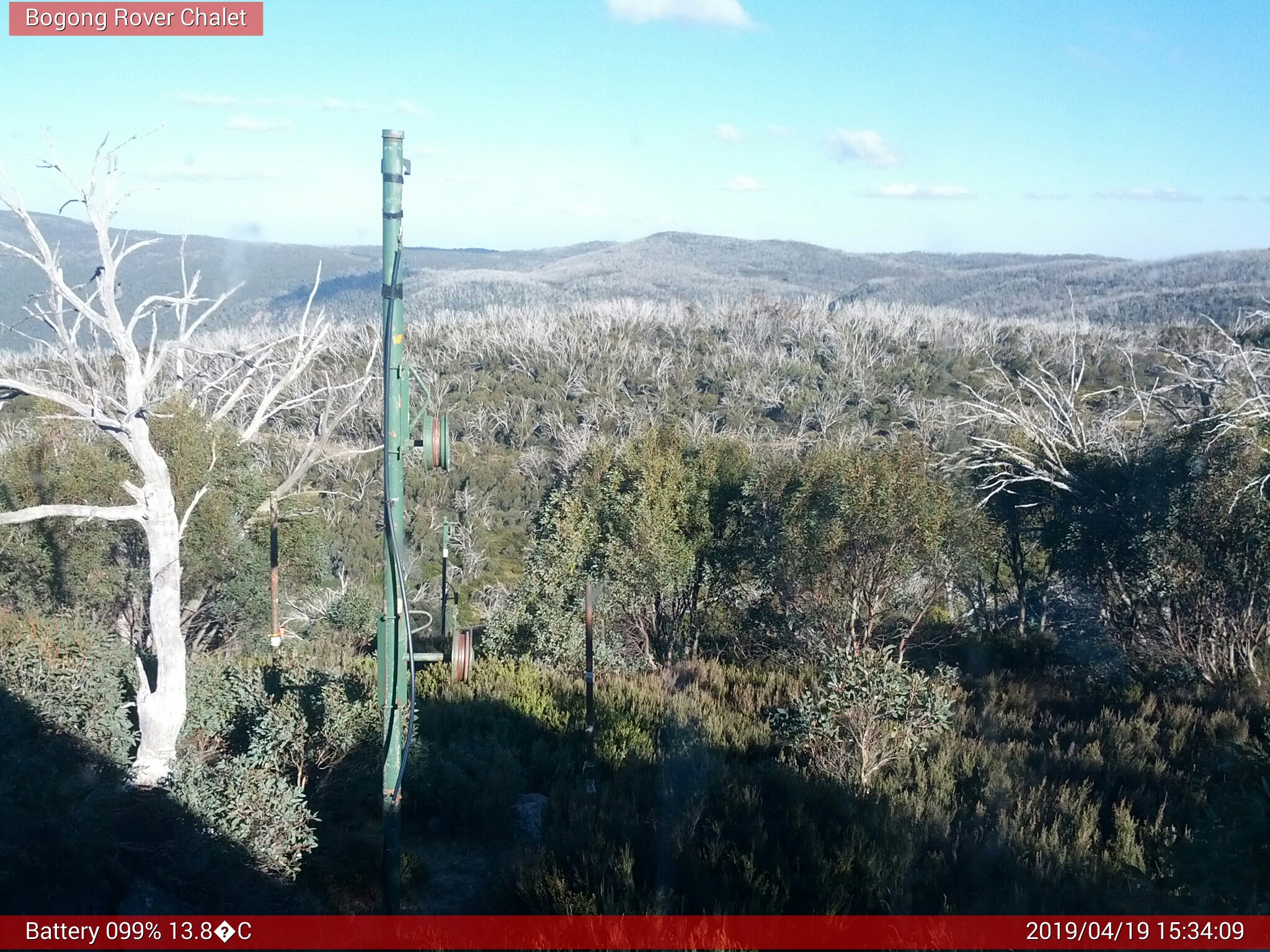 Bogong Web Cam 3:34pm Friday 19th of April 2019