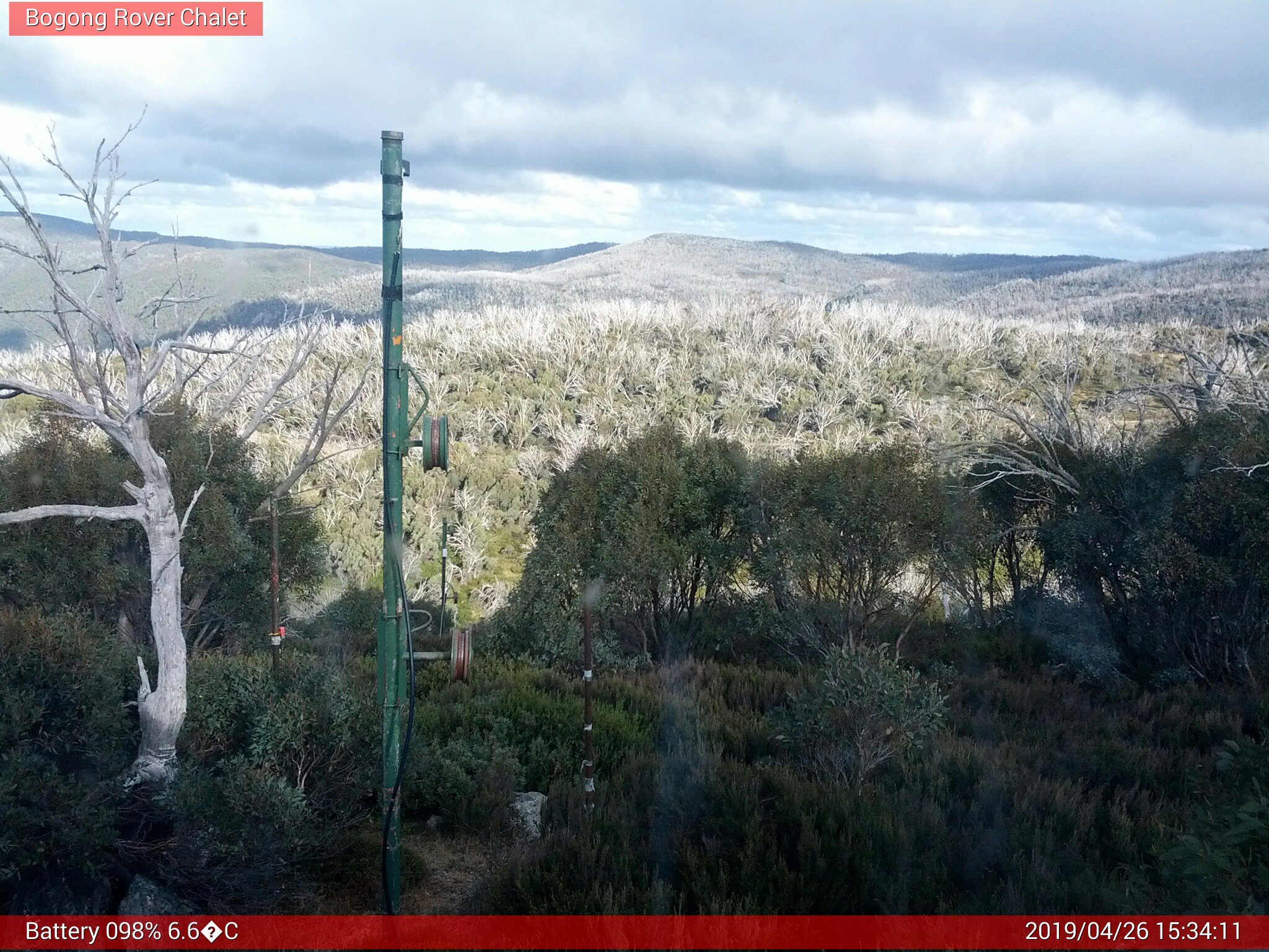 Bogong Web Cam 3:34pm Friday 26th of April 2019