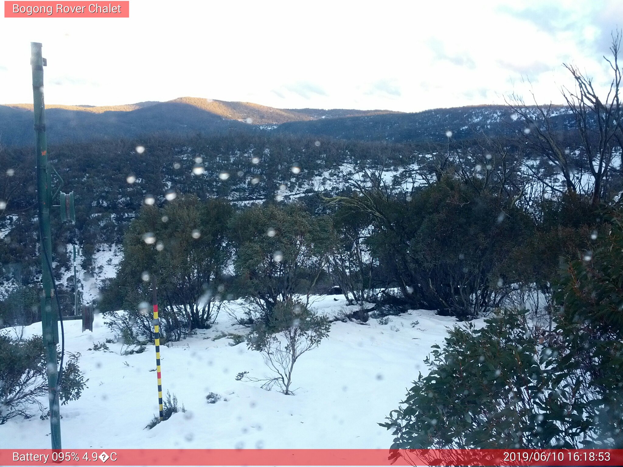 Bogong Web Cam 4:18pm Monday 10th of June 2019