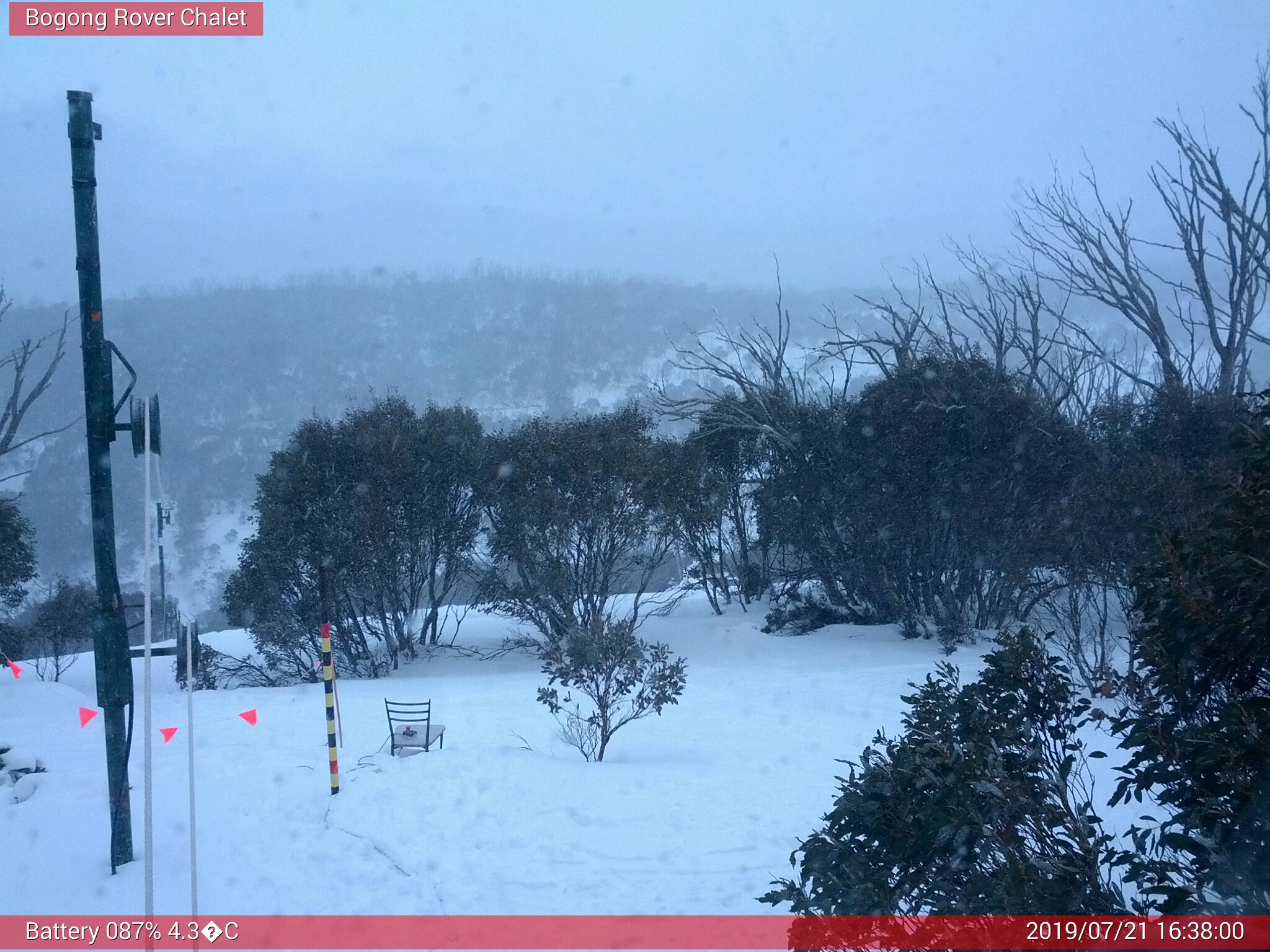 Bogong Web Cam 4:37pm Sunday 21st of July 2019