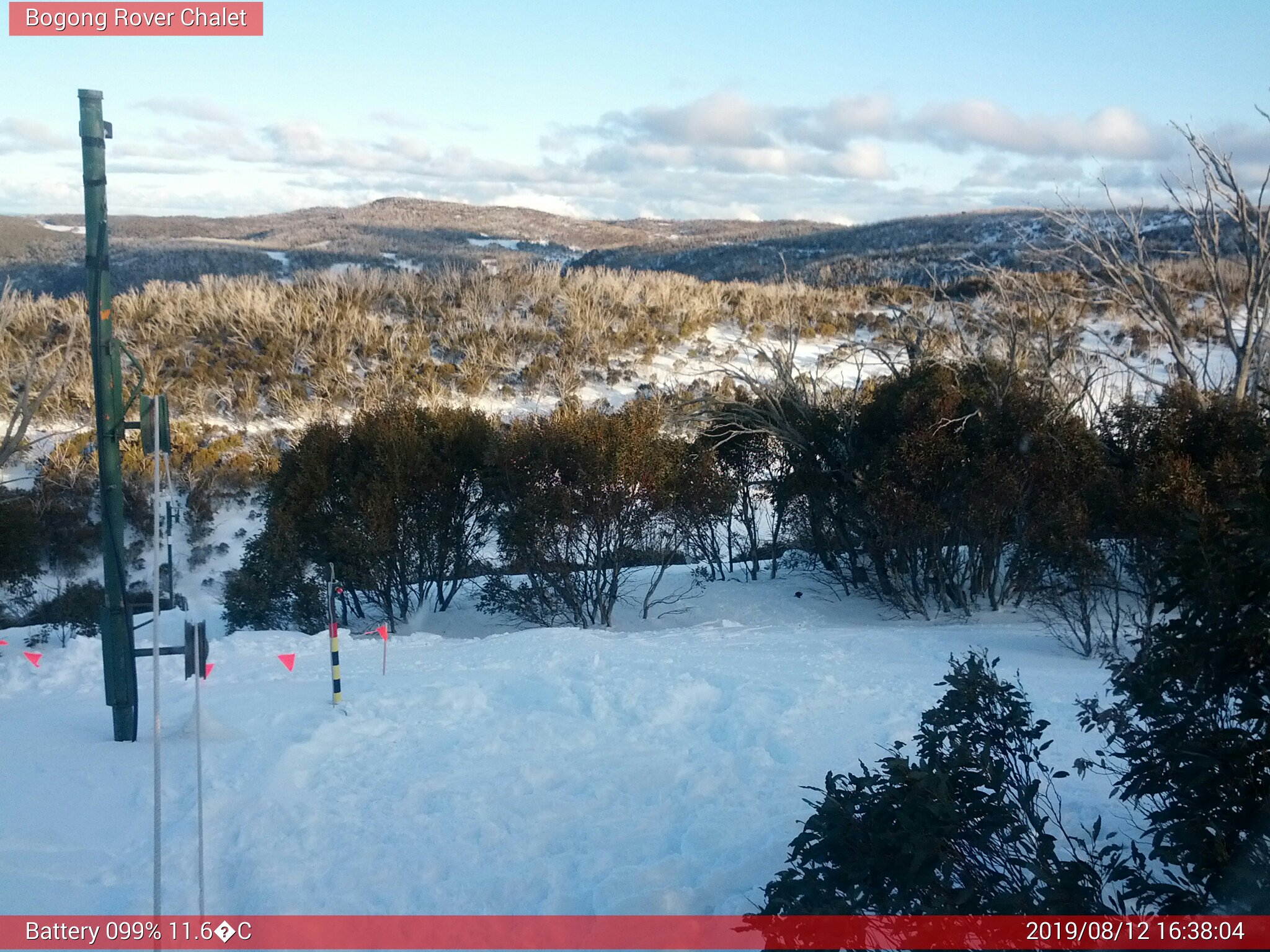 Bogong Web Cam 4:38pm Monday 12th of August 2019