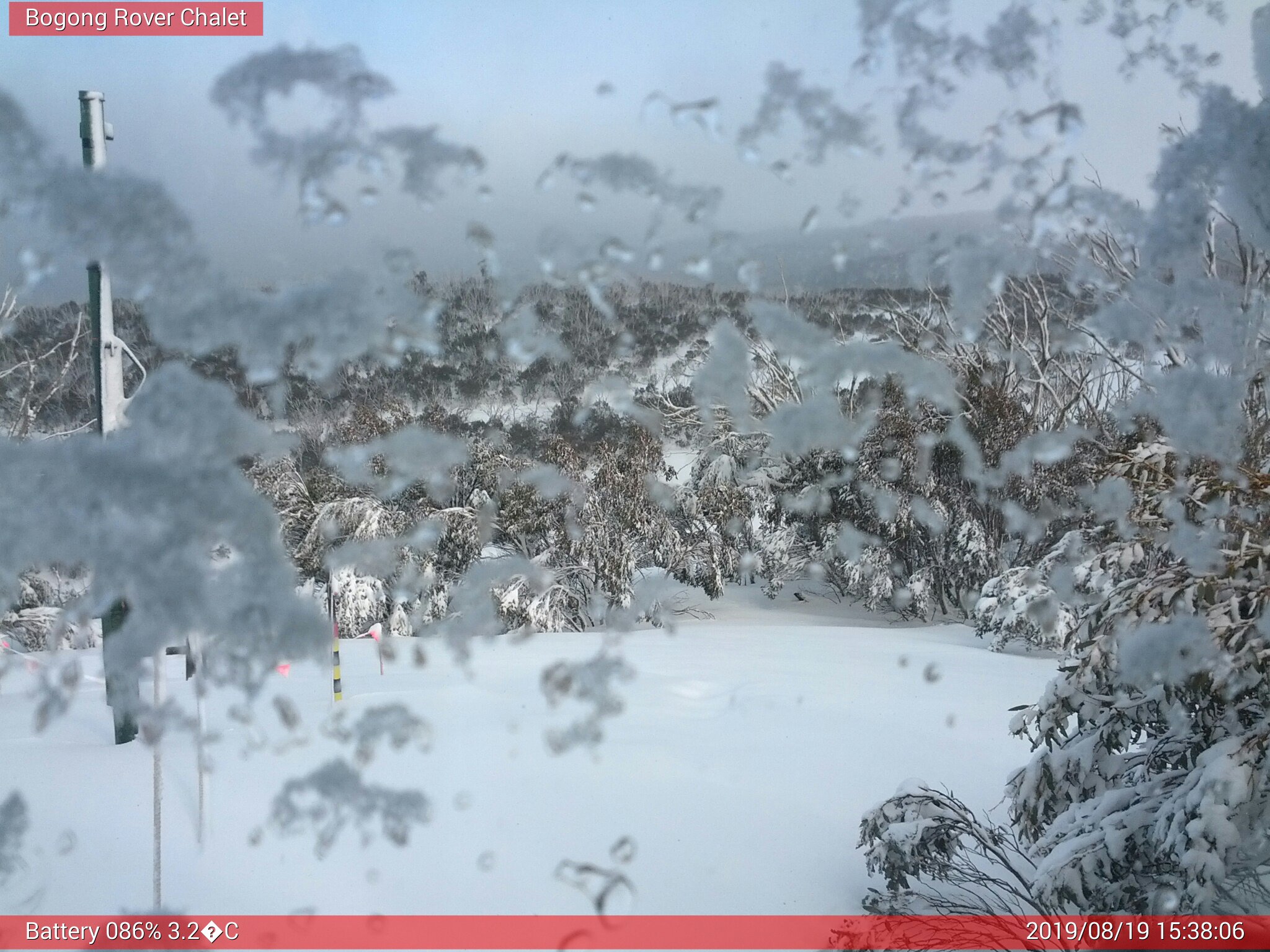 Bogong Web Cam 3:38pm Monday 19th of August 2019