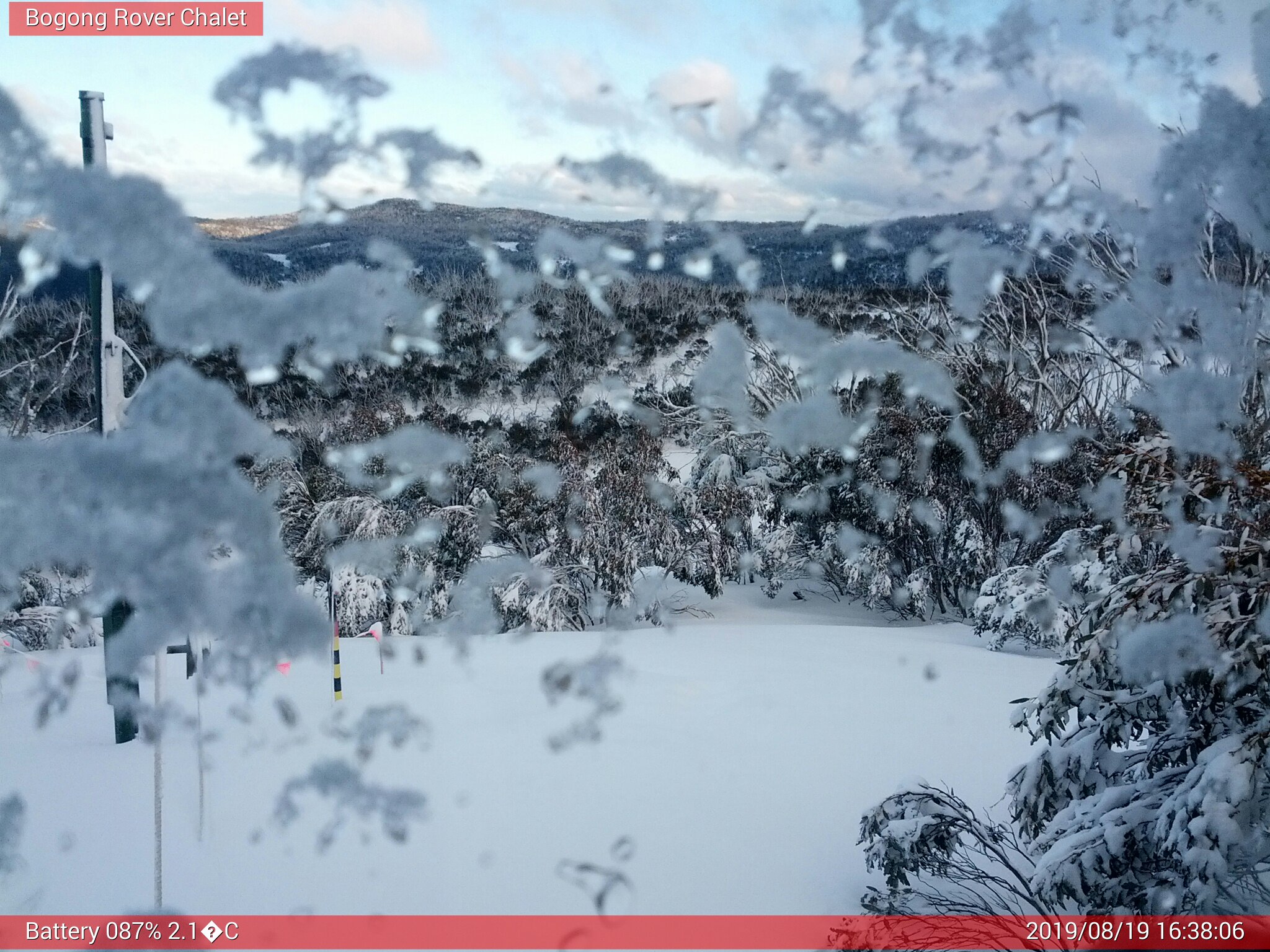 Bogong Web Cam 4:38pm Monday 19th of August 2019