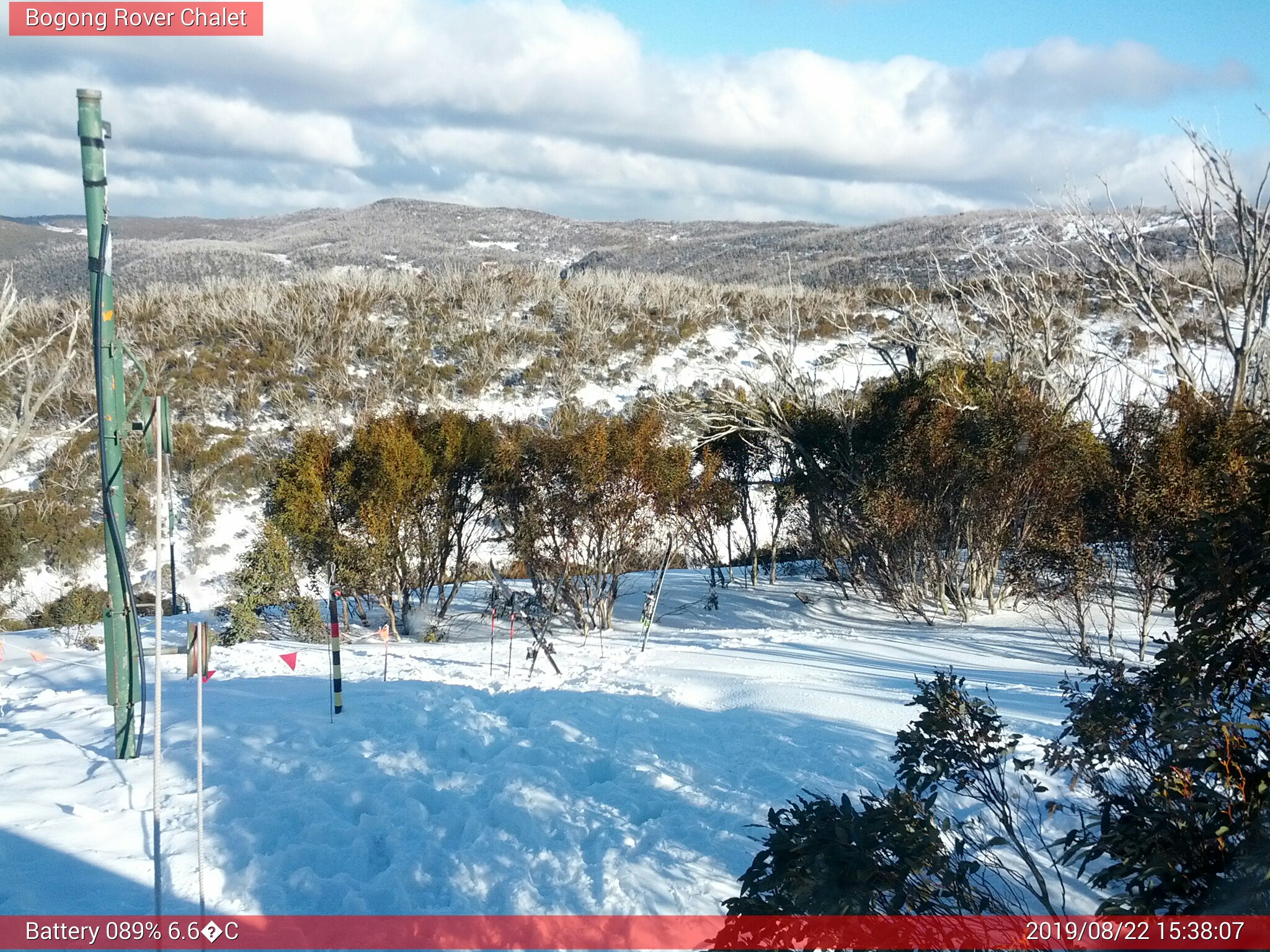 Bogong Web Cam 3:38pm Thursday 22nd of August 2019