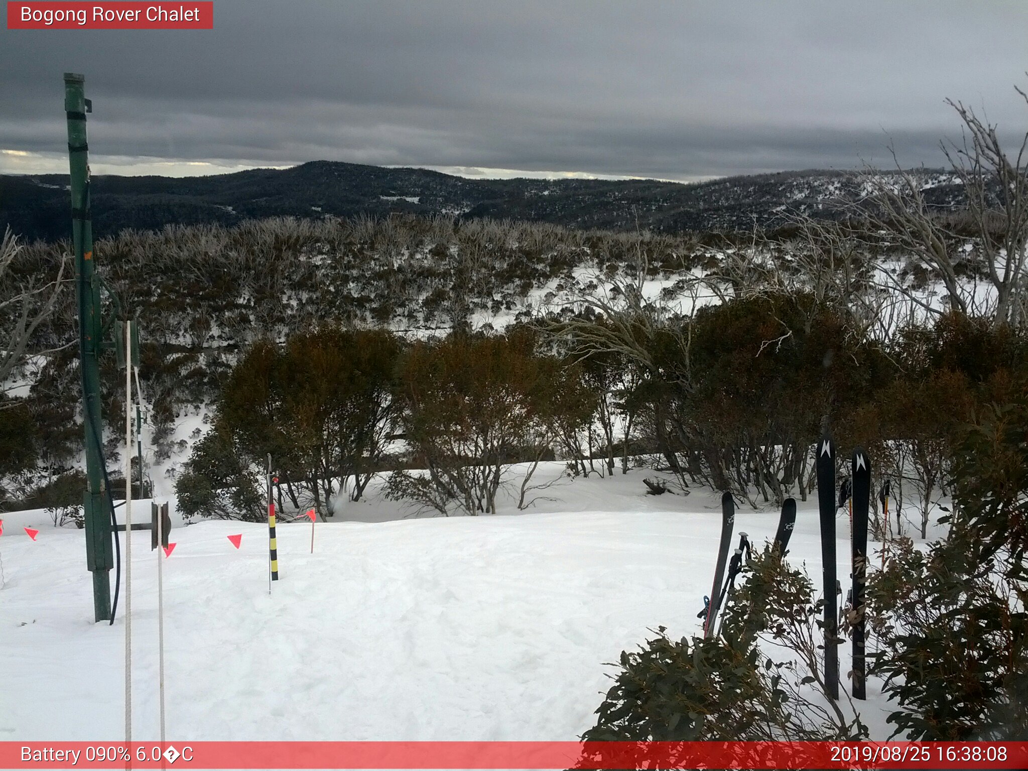 Bogong Web Cam 4:38pm Sunday 25th of August 2019