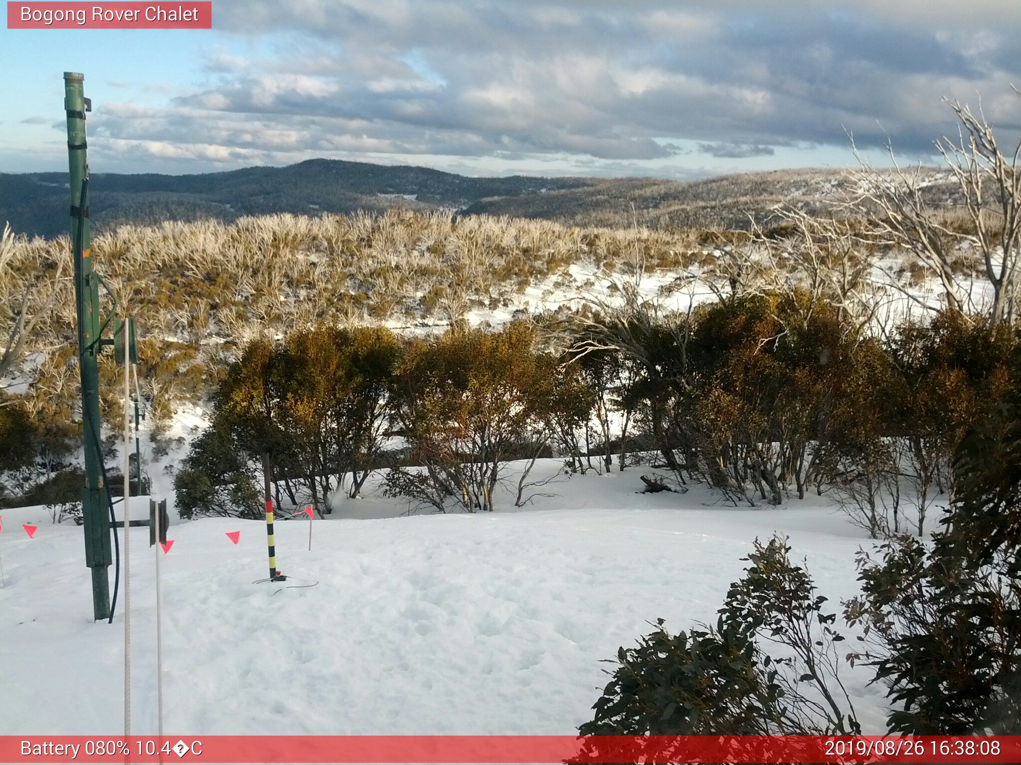 Bogong Web Cam 4:38pm Monday 26th of August 2019