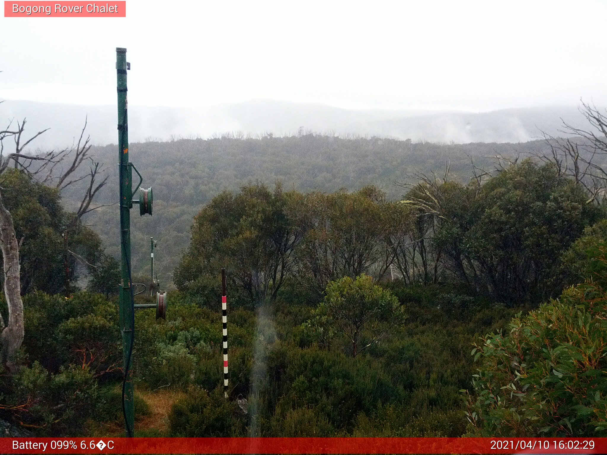 Bogong Web Cam 4:02pm Saturday 10th of April 2021