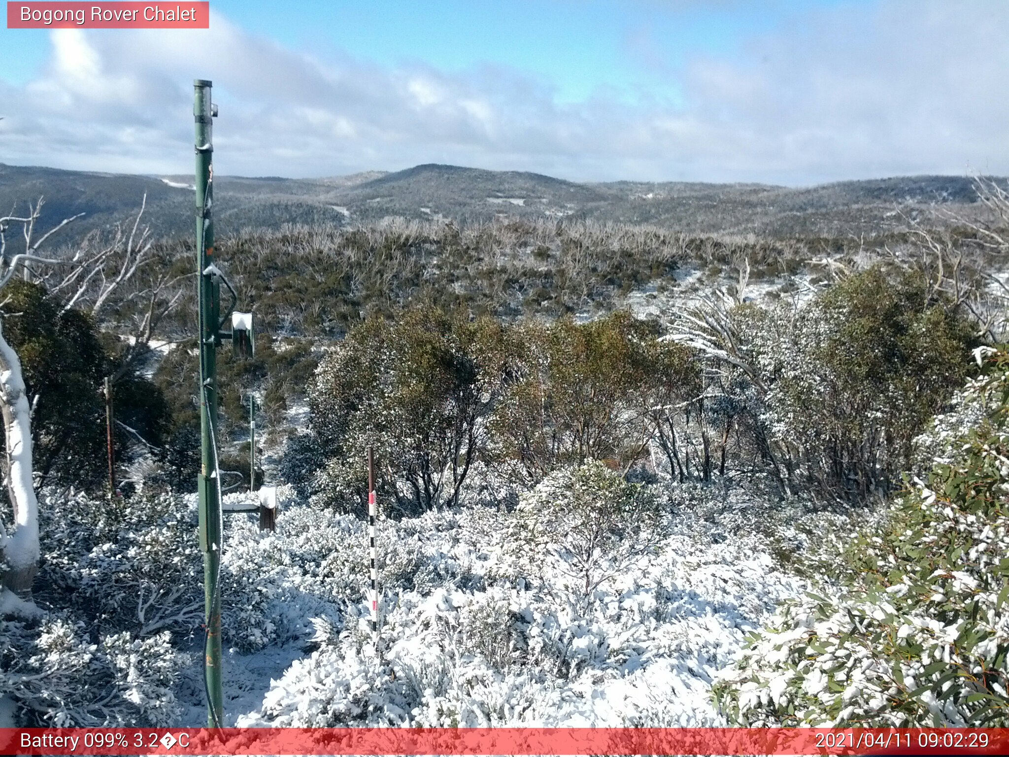 Bogong Web Cam 9:02am Sunday 11th of April 2021