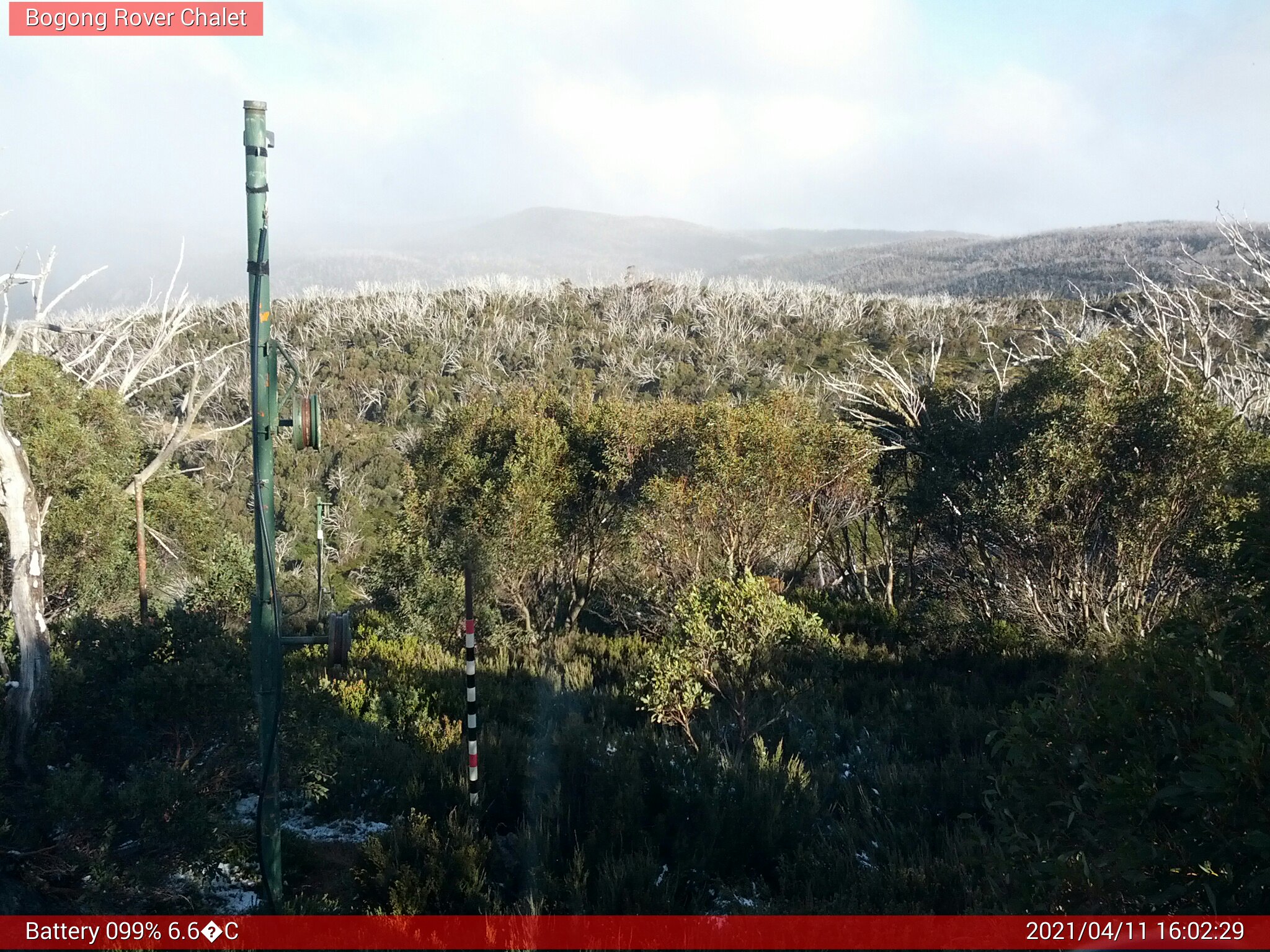 Bogong Web Cam 4:02pm Sunday 11th of April 2021