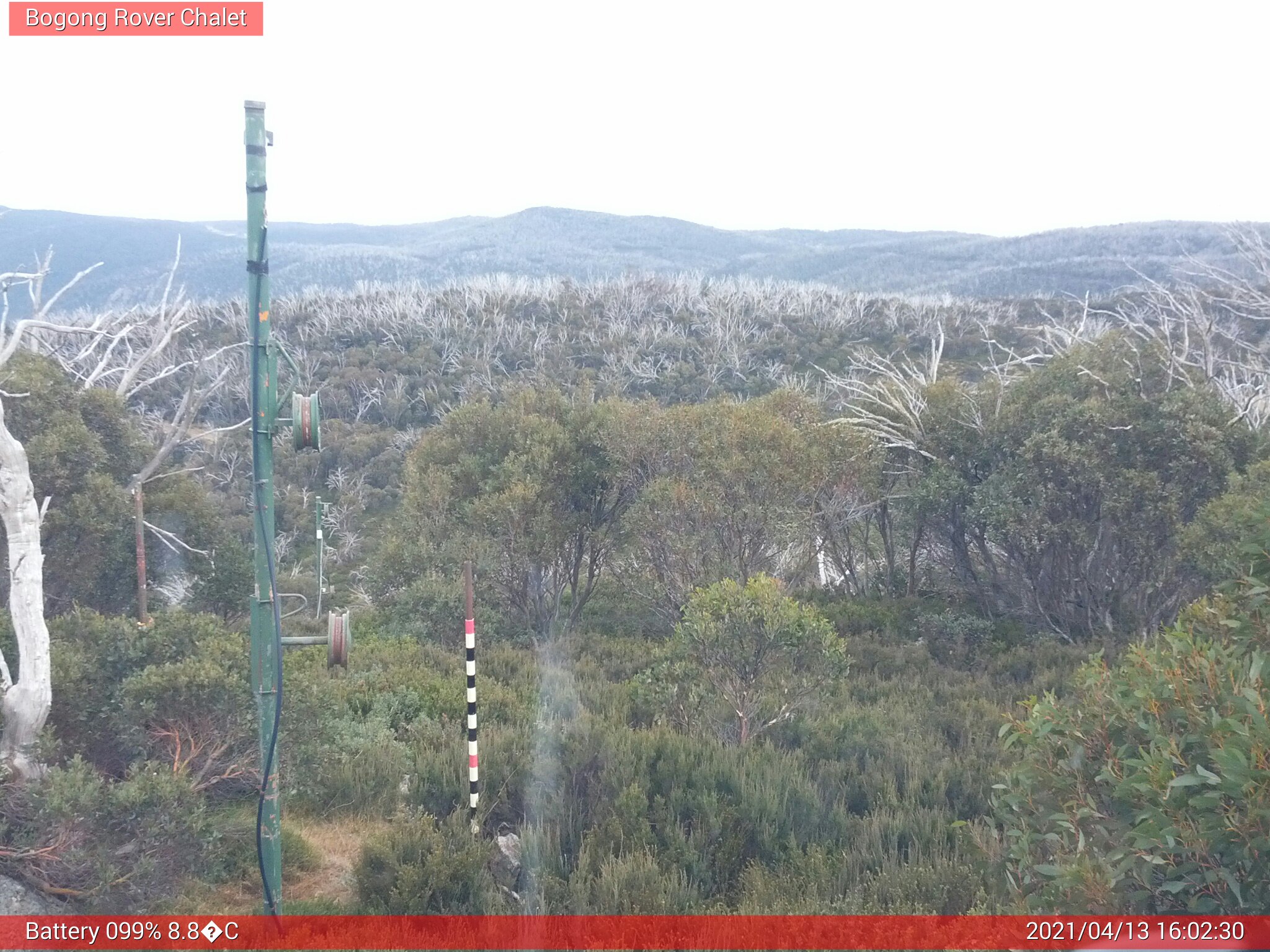 Bogong Web Cam 4:02pm Tuesday 13th of April 2021