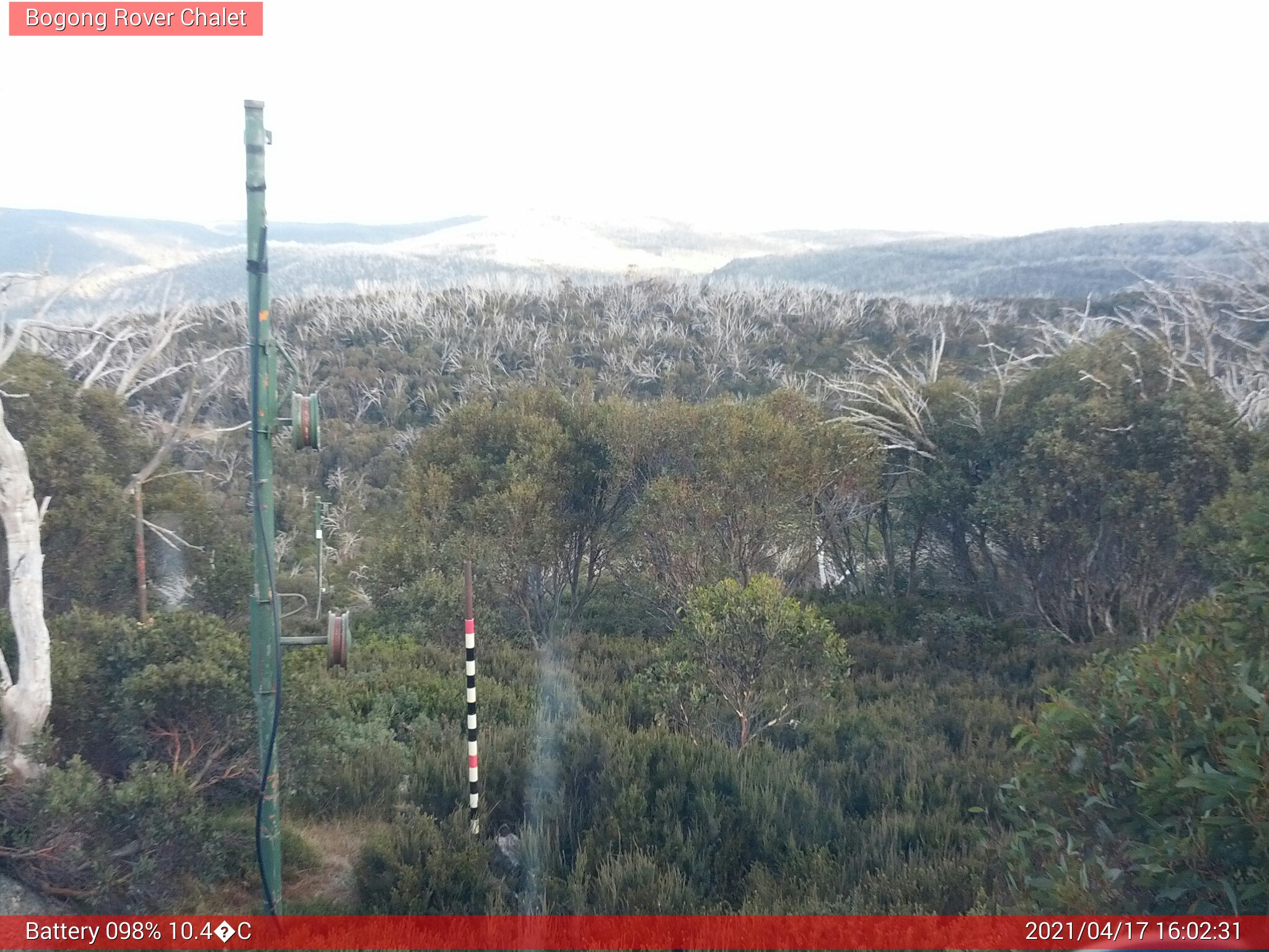 Bogong Web Cam 4:02pm Saturday 17th of April 2021