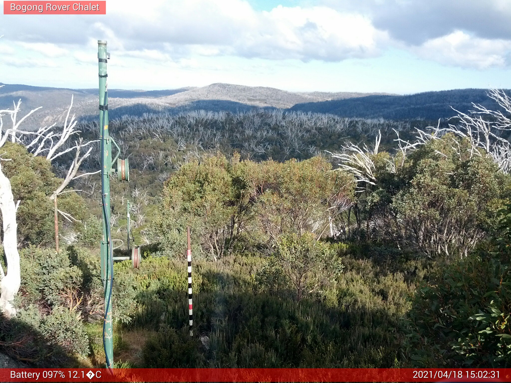 Bogong Web Cam 3:02pm Sunday 18th of April 2021