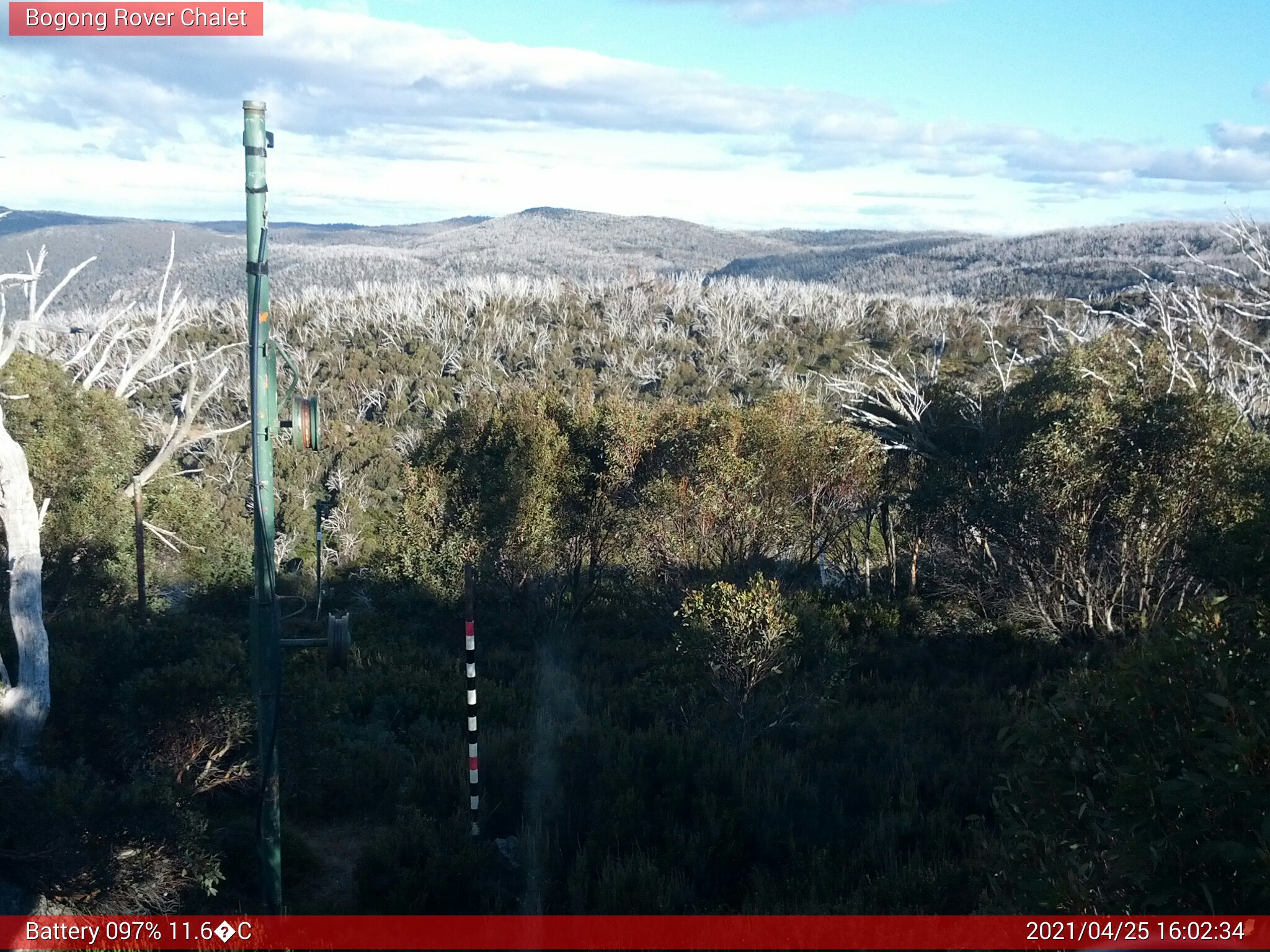 Bogong Web Cam 4:02pm Sunday 25th of April 2021