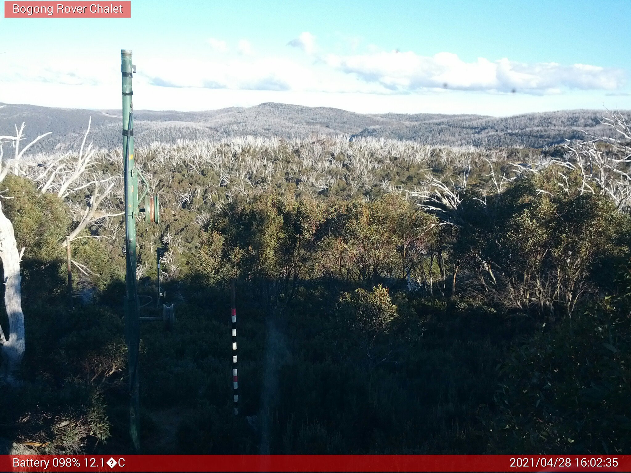 Bogong Web Cam 4:02pm Wednesday 28th of April 2021