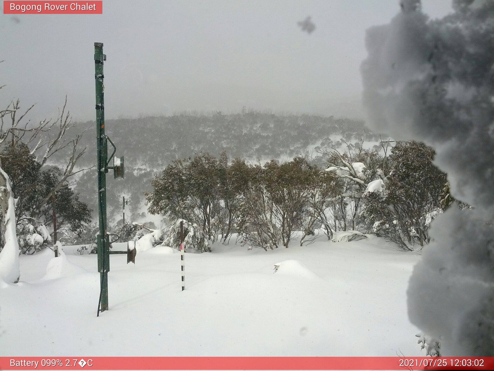 Bogong Web Cam 12:03pm Sunday 25th of July 2021