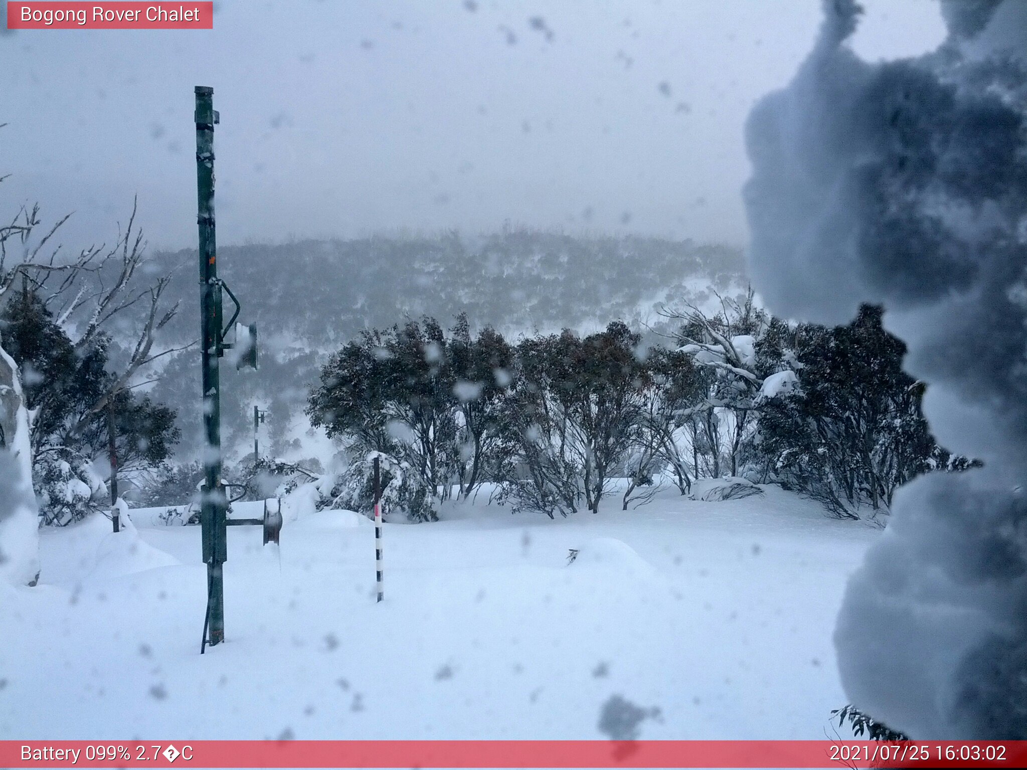 Bogong Web Cam 4:03pm Sunday 25th of July 2021