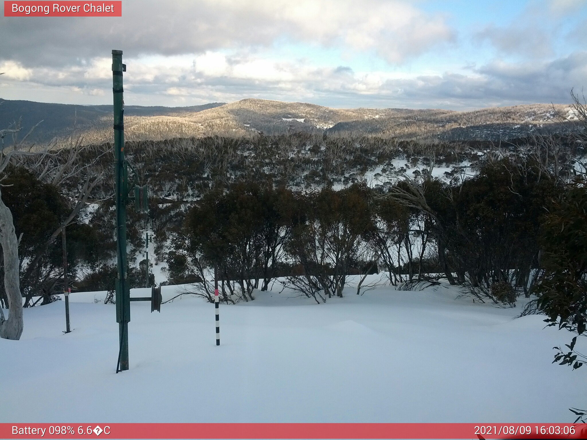 Bogong Web Cam 4:03pm Monday 9th of August 2021