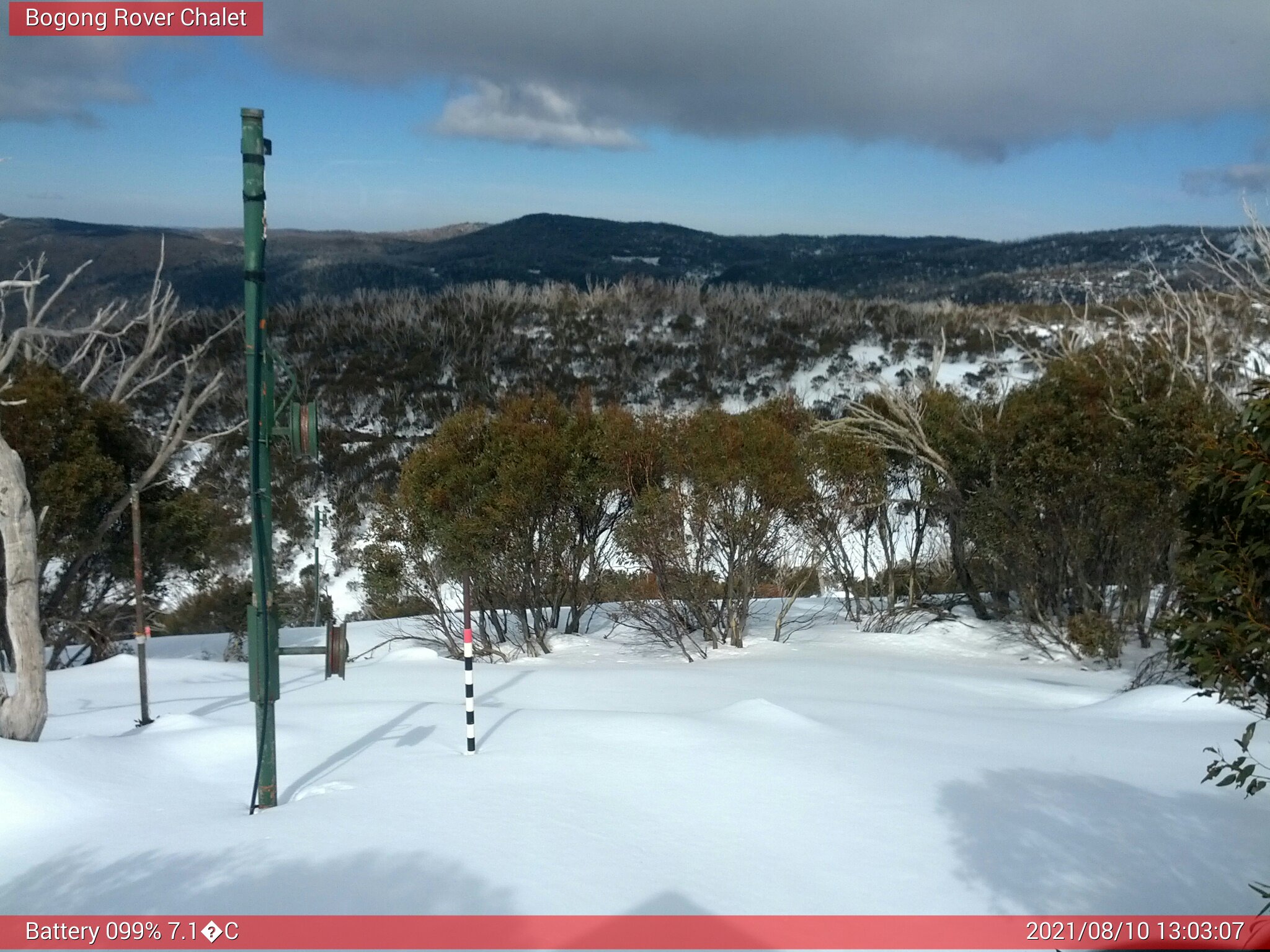 Bogong Web Cam 1:03pm Tuesday 10th of August 2021