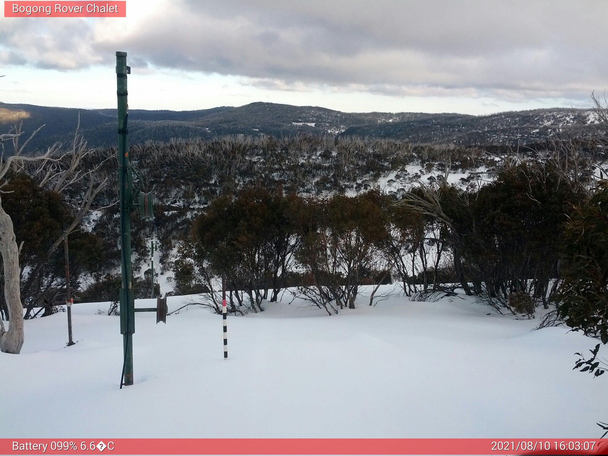 Bogong Web Cam 4:03pm Tuesday 10th of August 2021