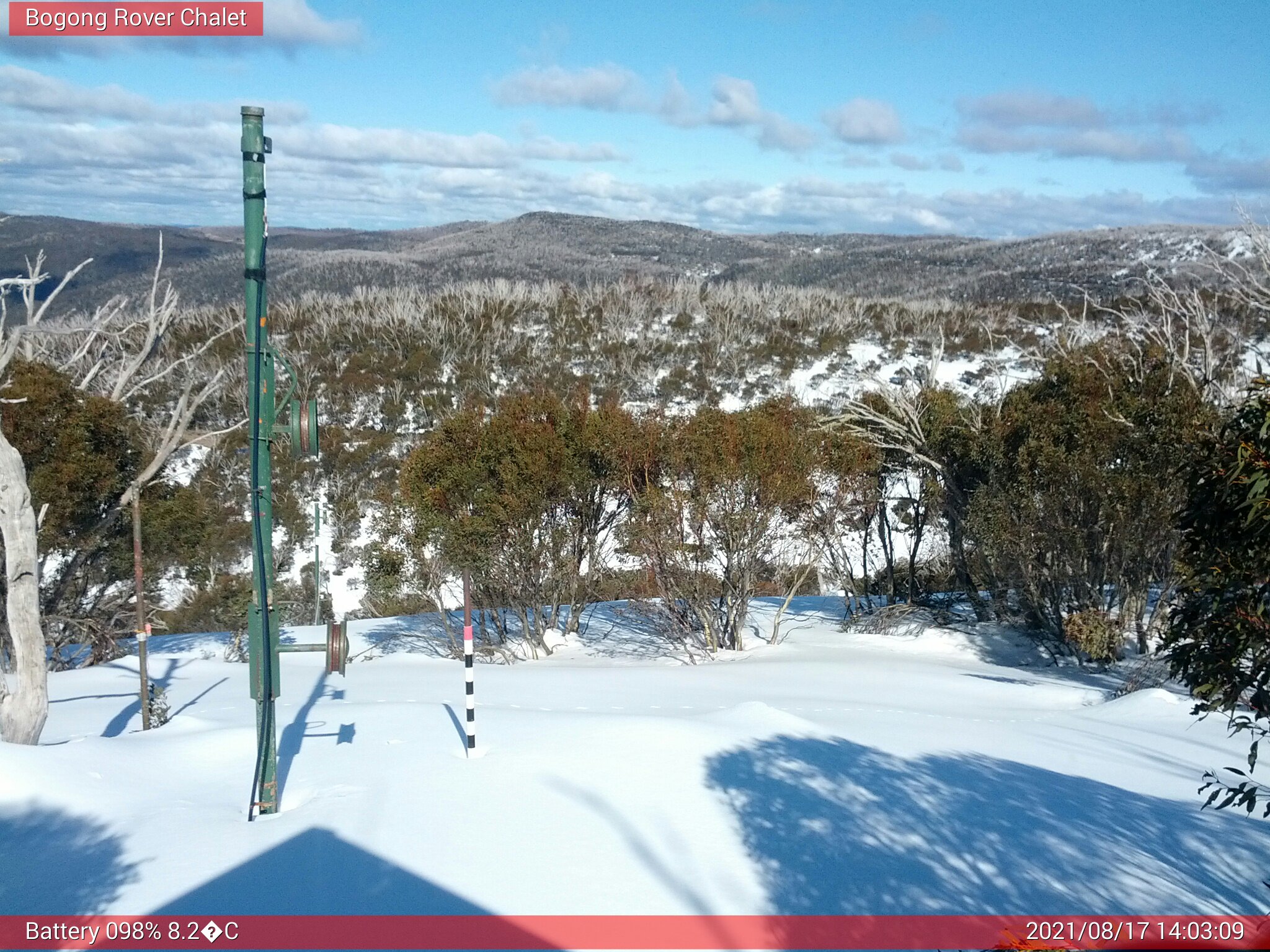 Bogong Web Cam 2:03pm Tuesday 17th of August 2021