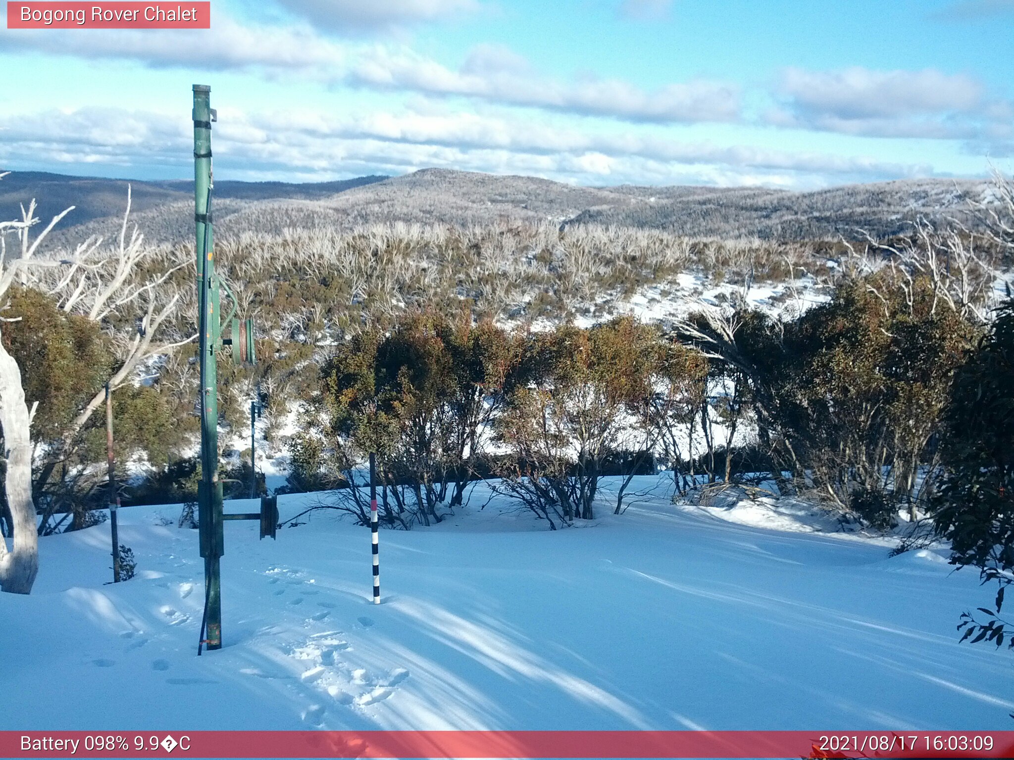 Bogong Web Cam 4:03pm Tuesday 17th of August 2021