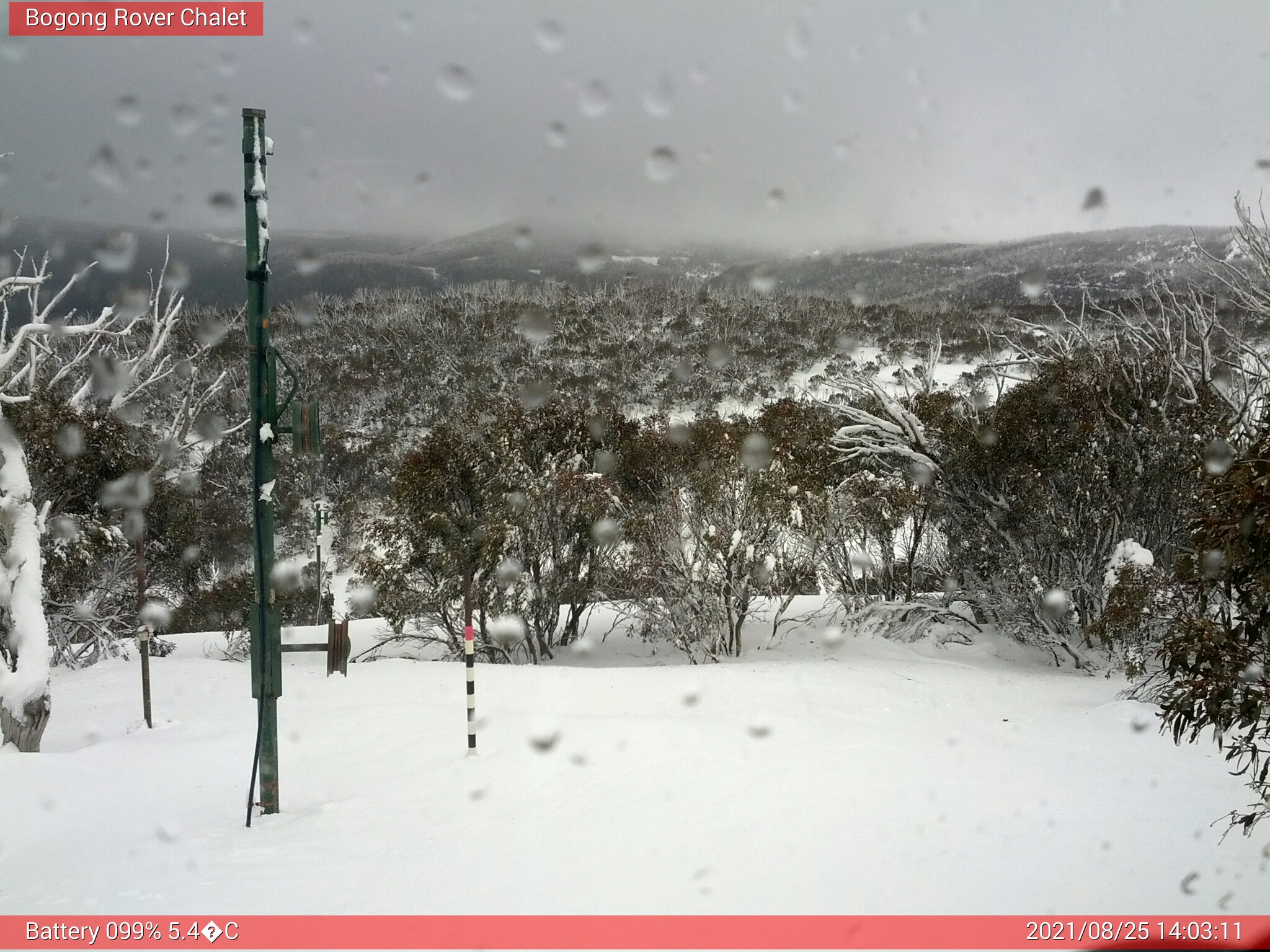 Bogong Web Cam 2:03pm Wednesday 25th of August 2021