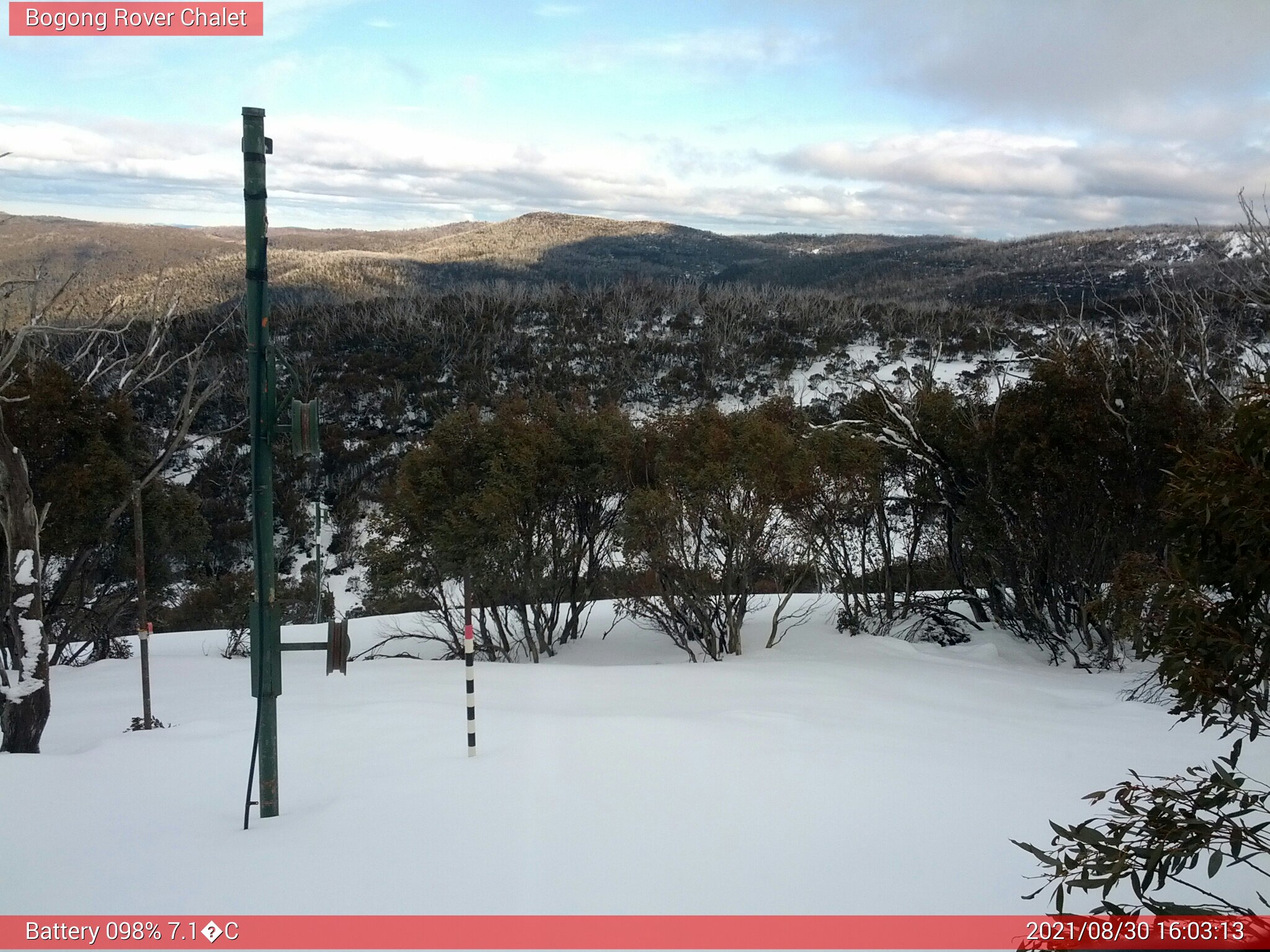 Bogong Web Cam 4:03pm Monday 30th of August 2021