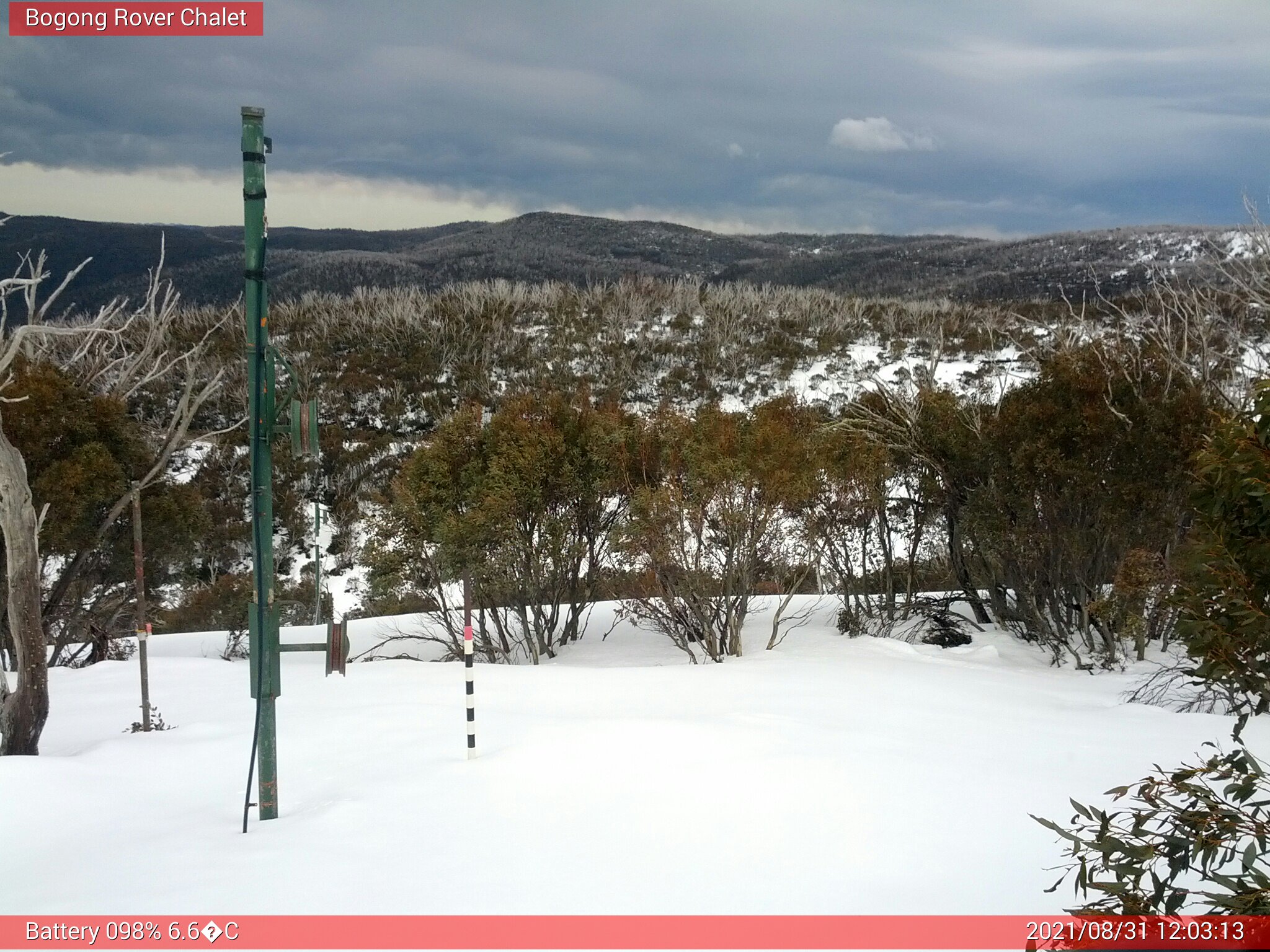 Bogong Web Cam 12:03pm Tuesday 31st of August 2021