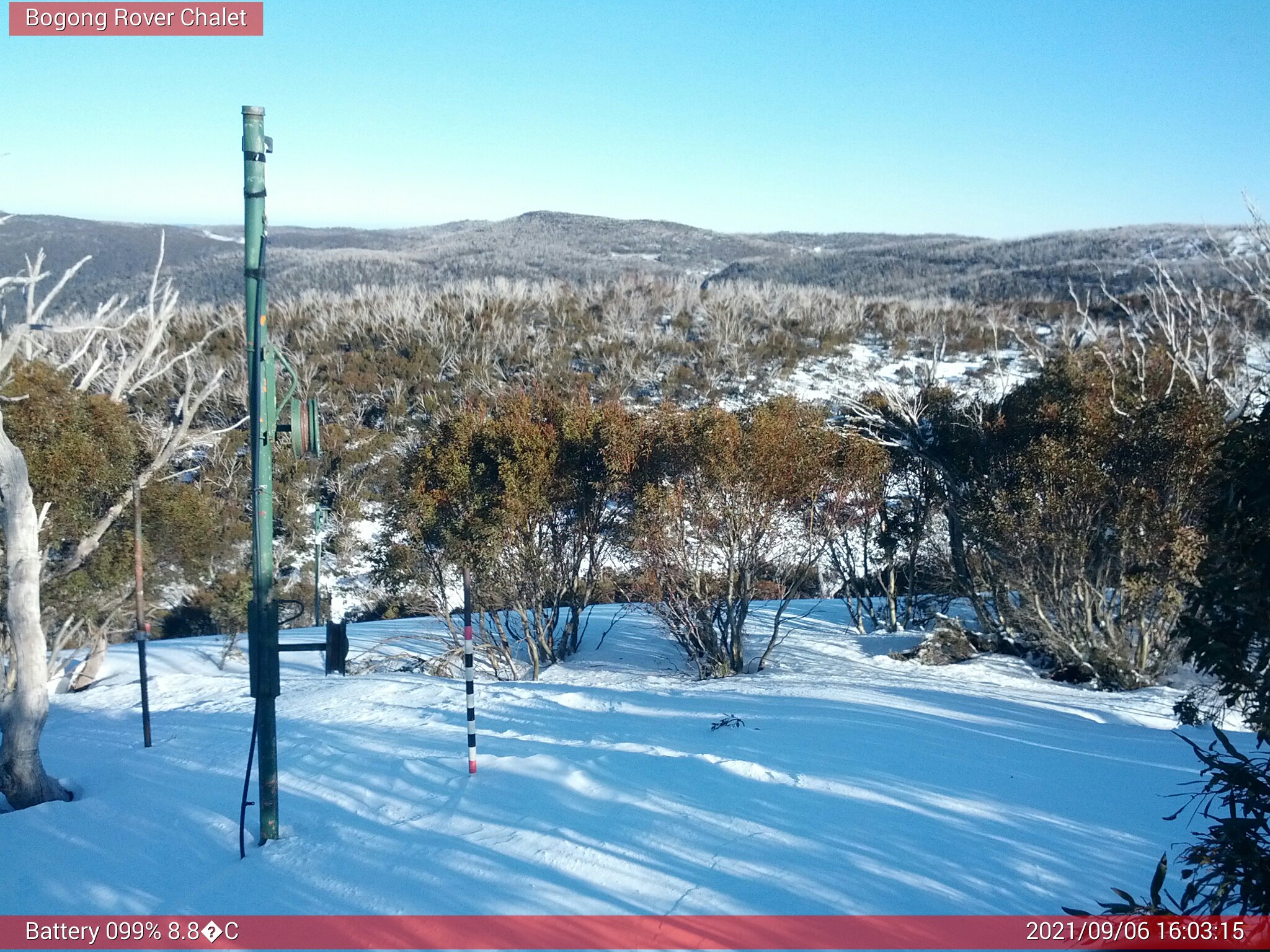 Bogong Web Cam 4:03pm Monday 6th of September 2021