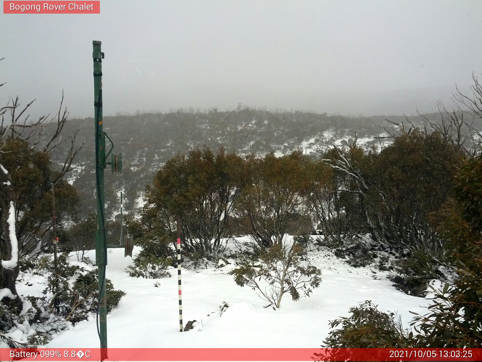 Bogong Web Cam 1:03pm Tuesday 5th of October 2021