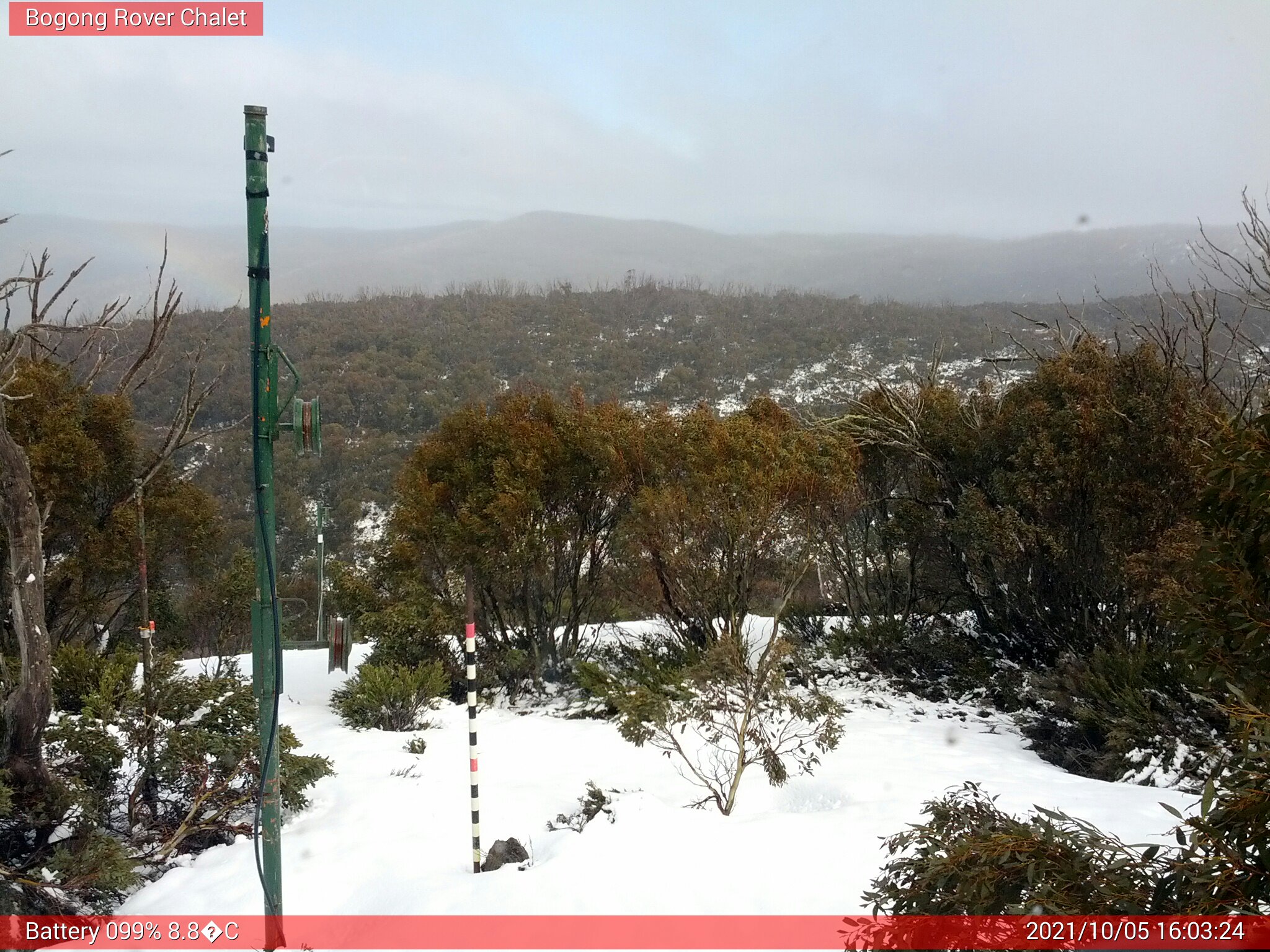 Bogong Web Cam 4:03pm Tuesday 5th of October 2021