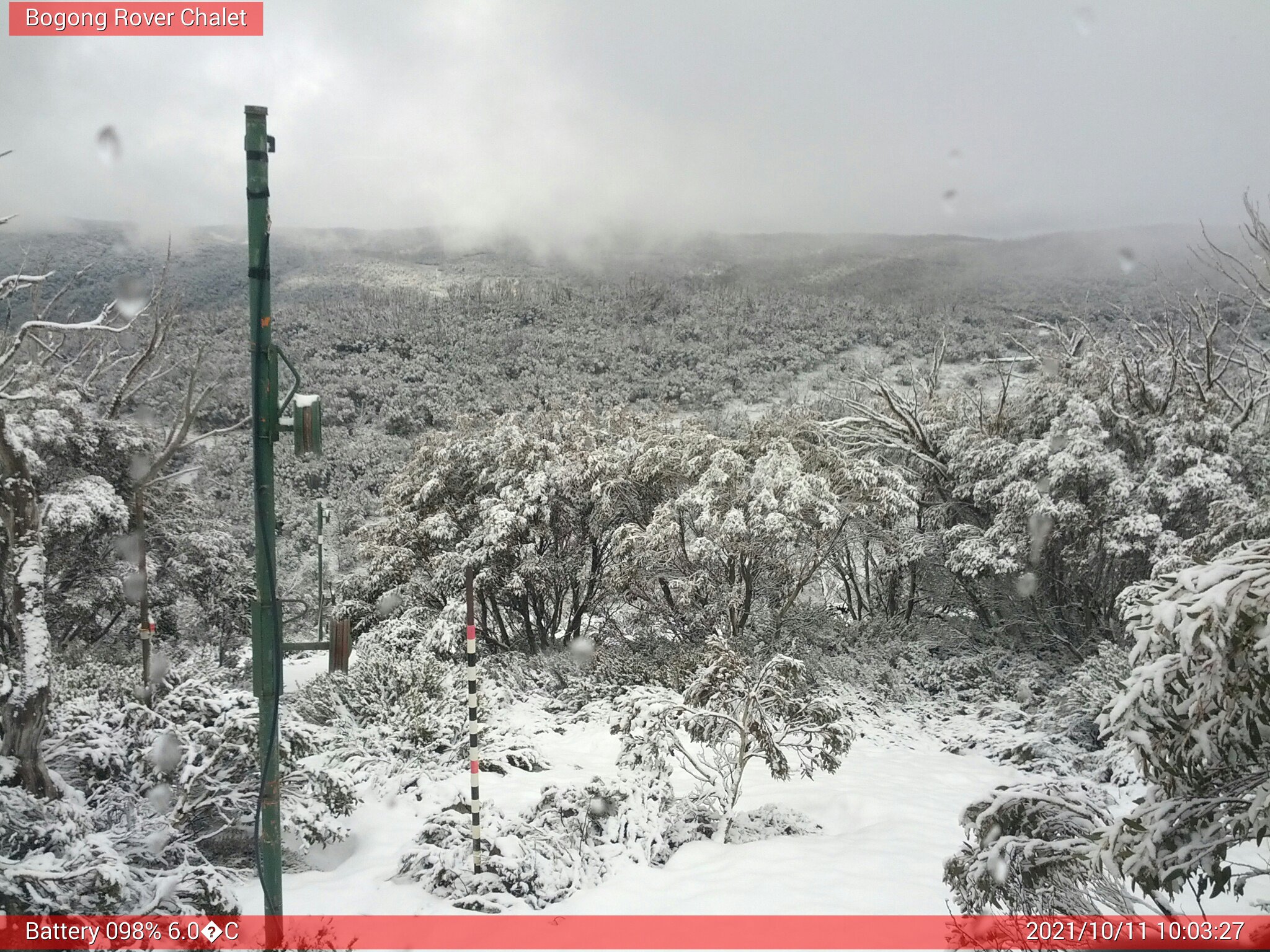 Bogong Web Cam 10:03am Monday 11th of October 2021