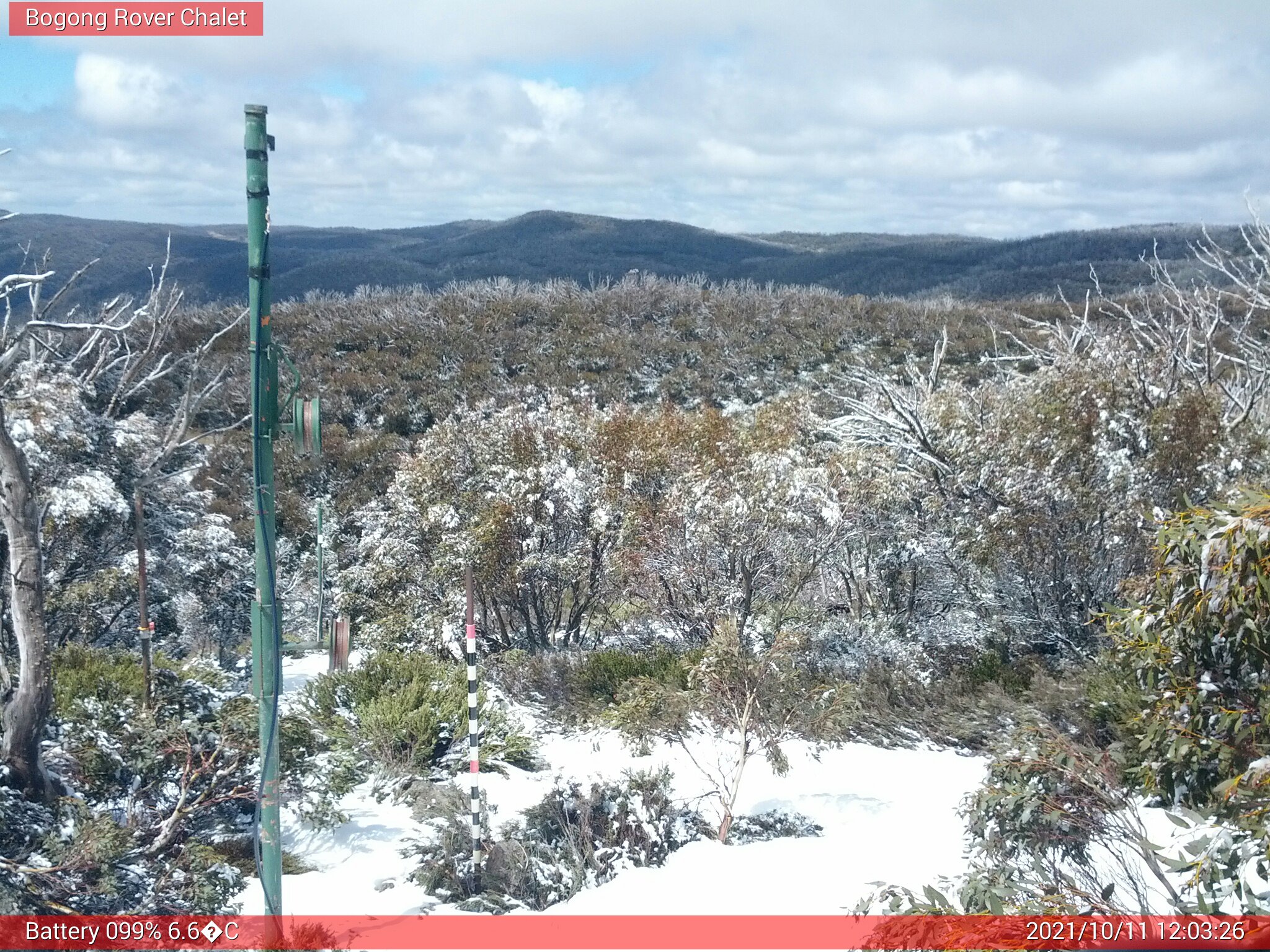 Bogong Web Cam 12:03pm Monday 11th of October 2021