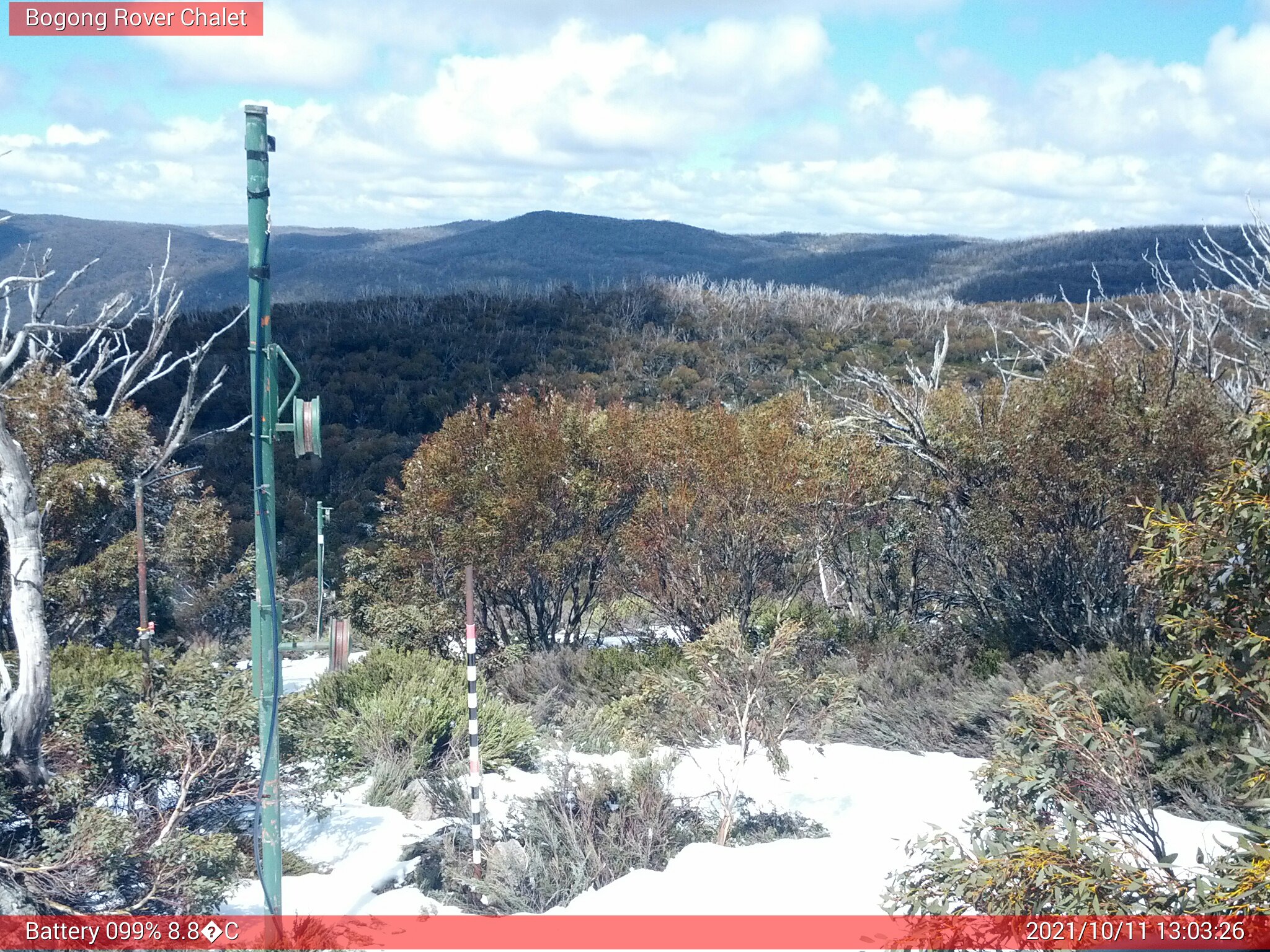 Bogong Web Cam 1:03pm Monday 11th of October 2021